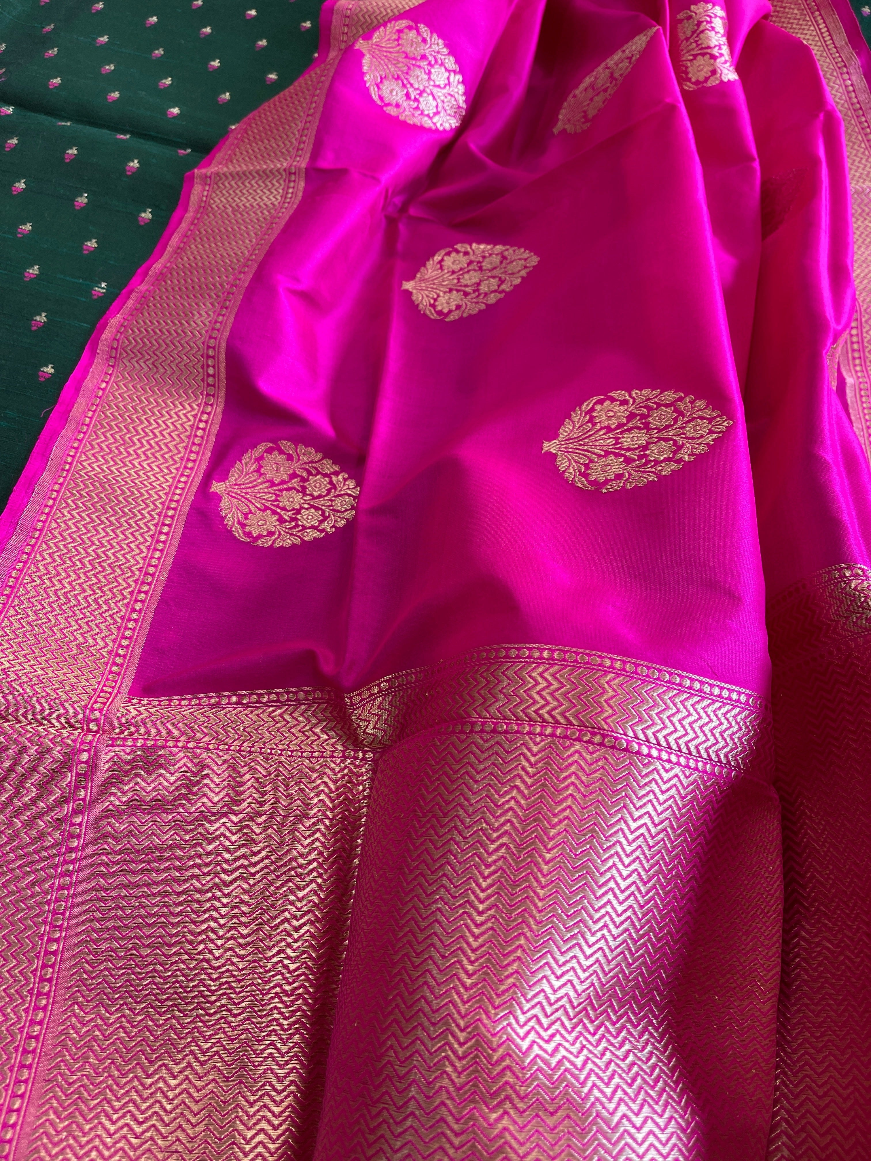 Handwoven Banarasi Suit Set in Pure Silk - Masakalee