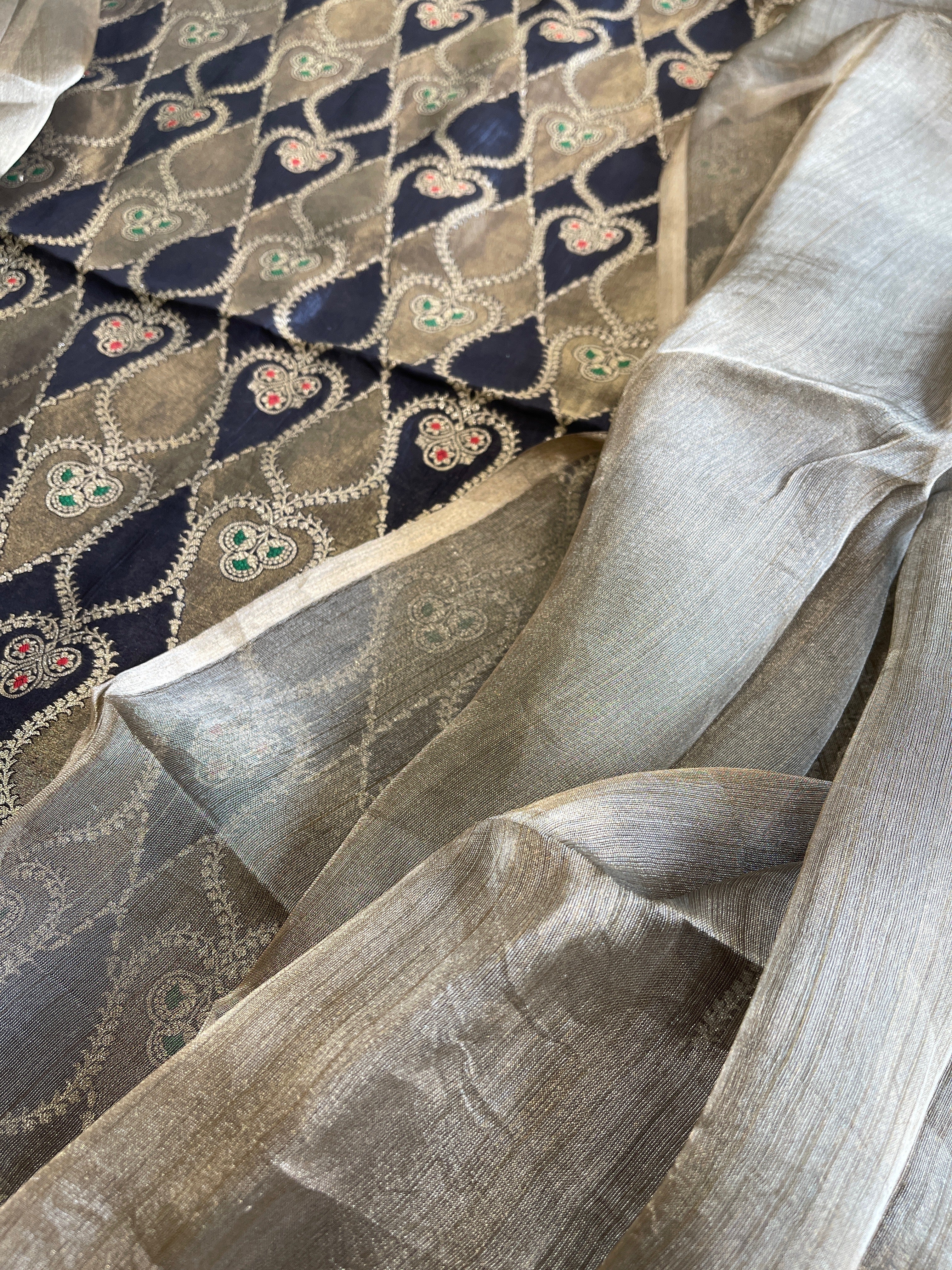 Handwoven Banarasi Suit Set in Pure Silk - Masakalee
