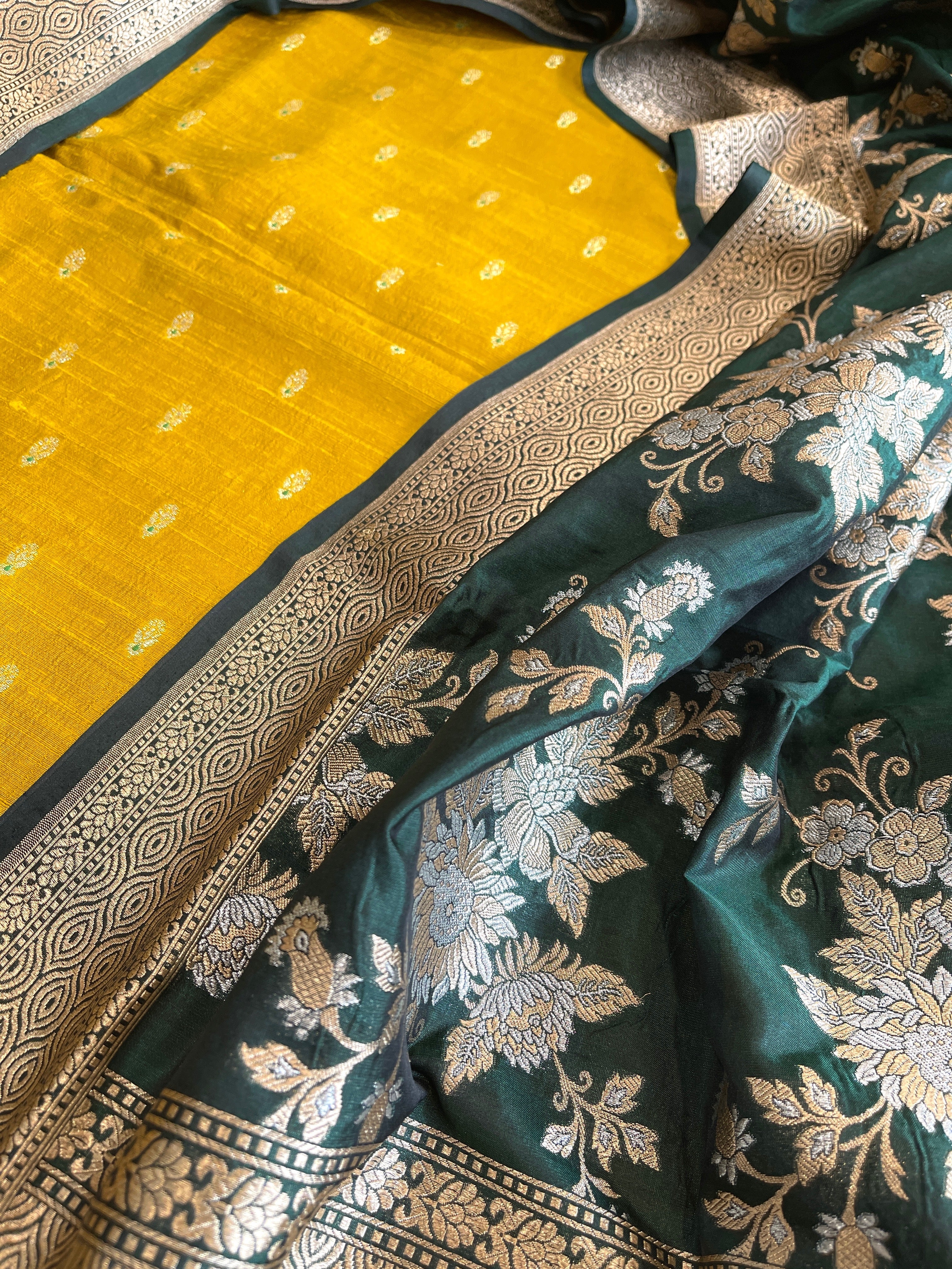 Handwoven Banarasi Suit Set in Pure Silk - Masakalee