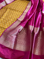 Handwoven Banarasi Suit Set in Pure Silk - Masakalee