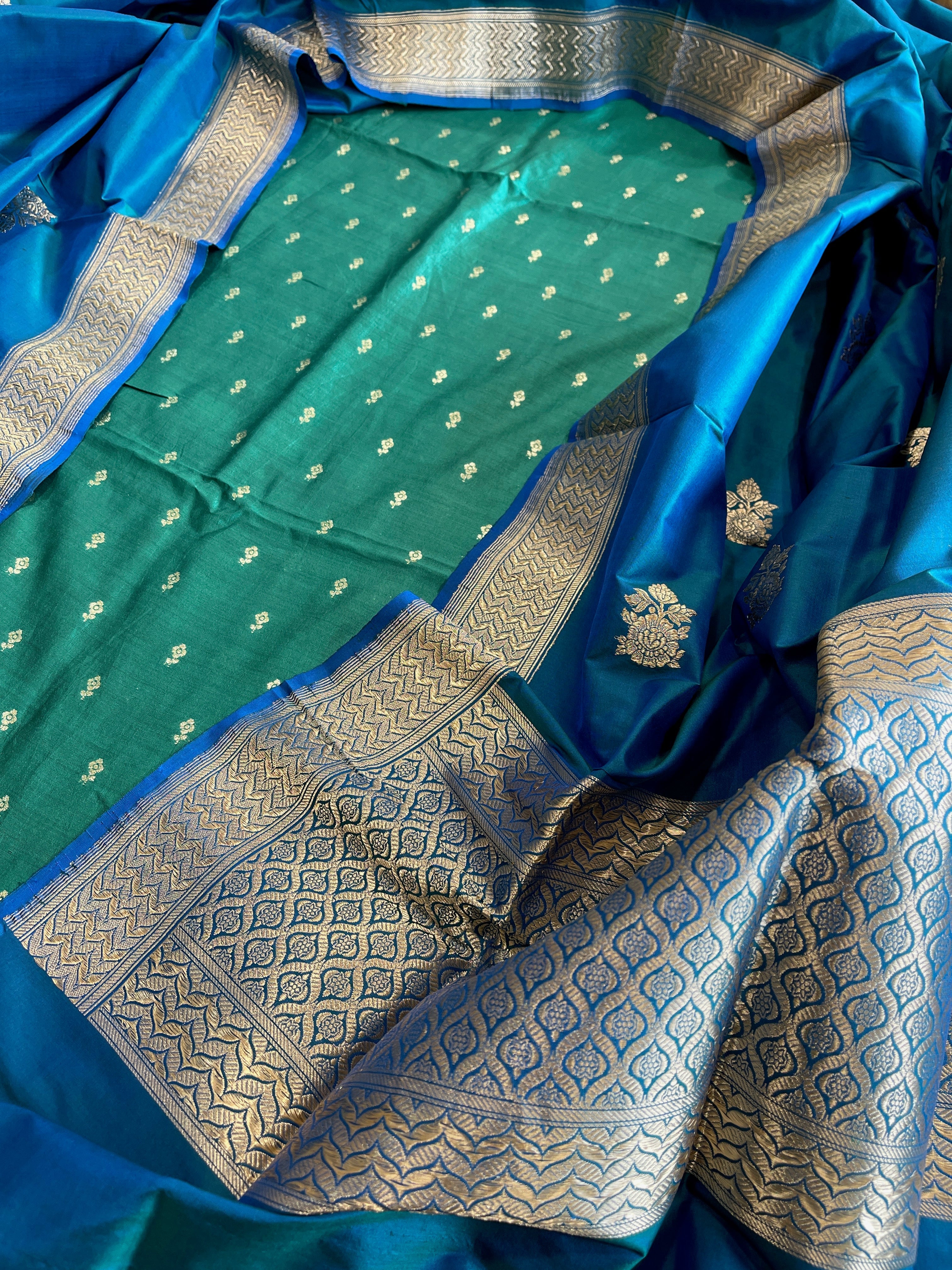 Handwoven Banarasi Suit Set in Pure Silk - Masakalee