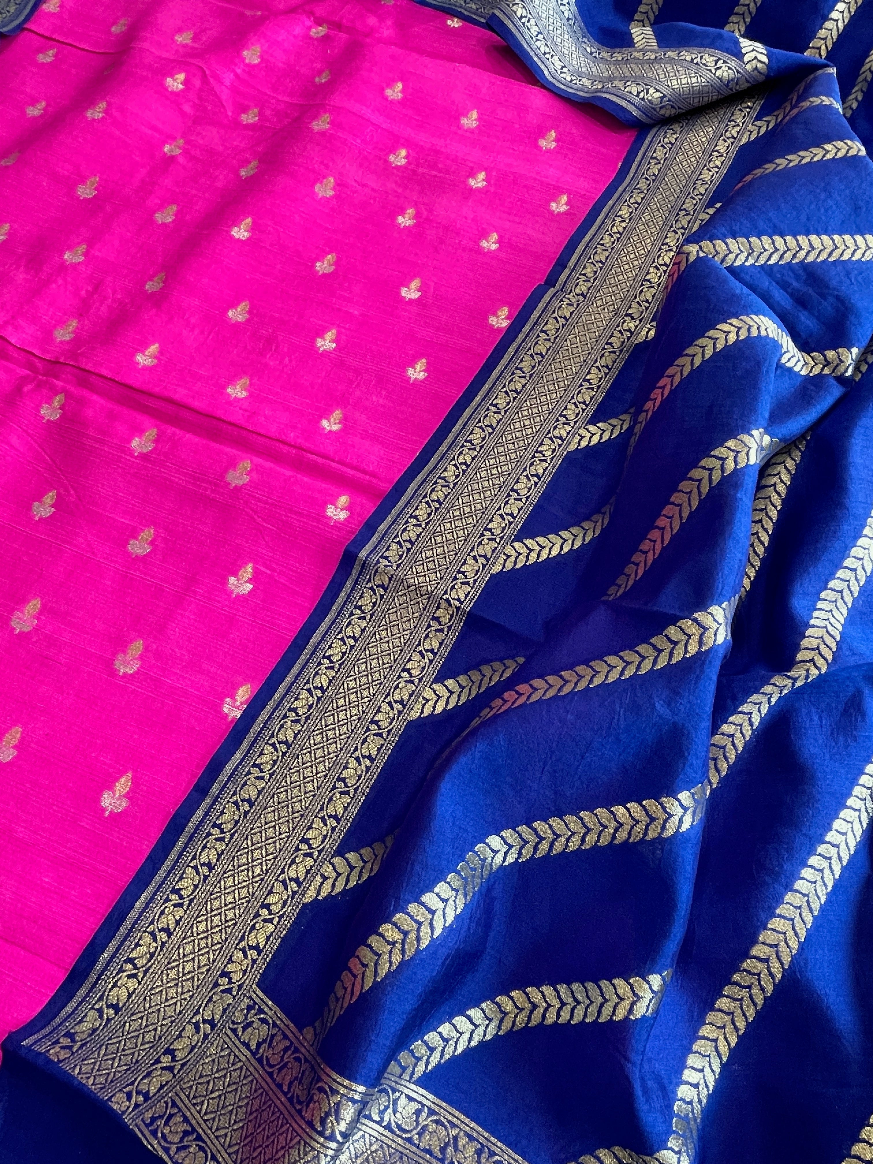 Handwoven Banarasi Suit Set in Pure Silk - Masakalee