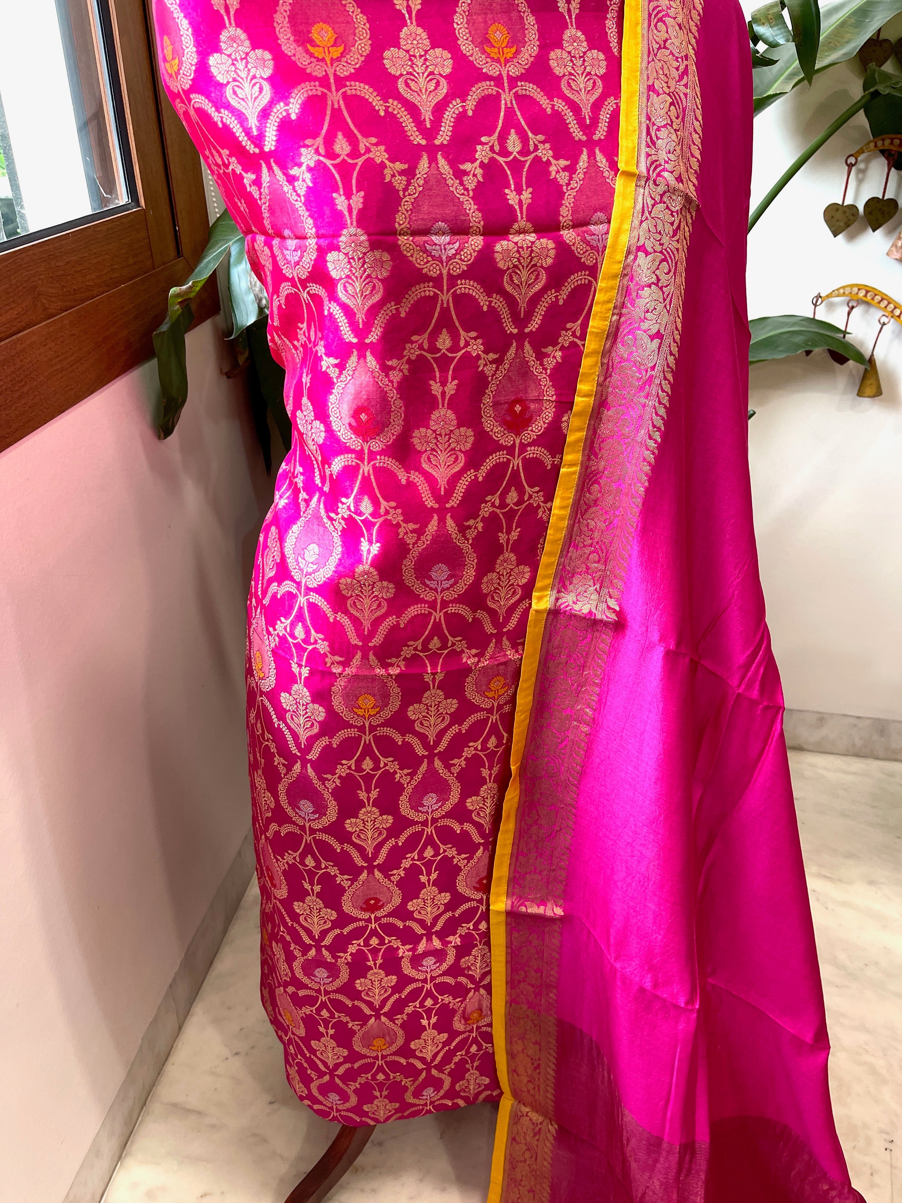 Handwoven Banarasi Suit Set in Pure Silk - Masakalee