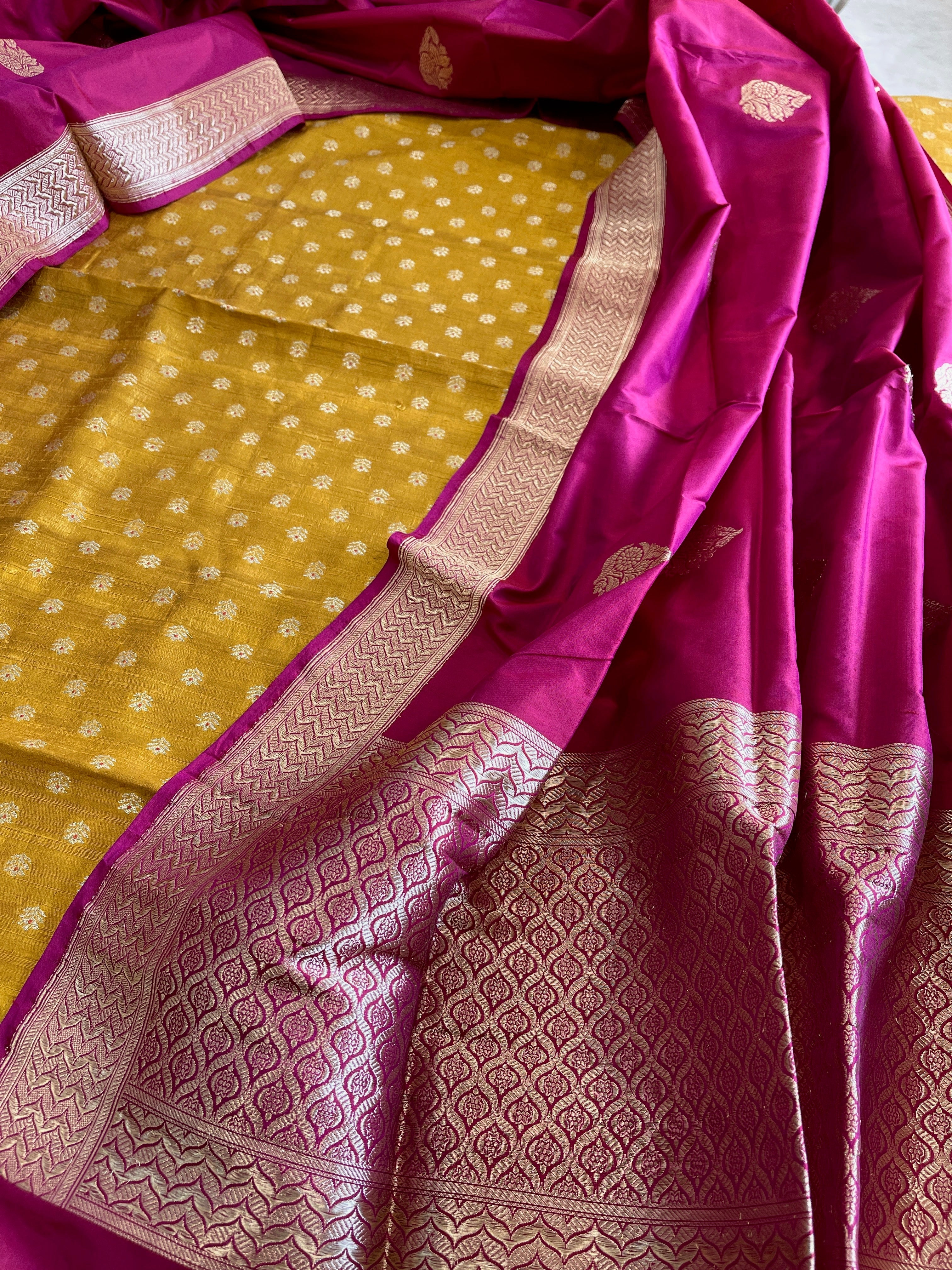 Handwoven Banarasi Suit Set in Pure Silk - Masakalee