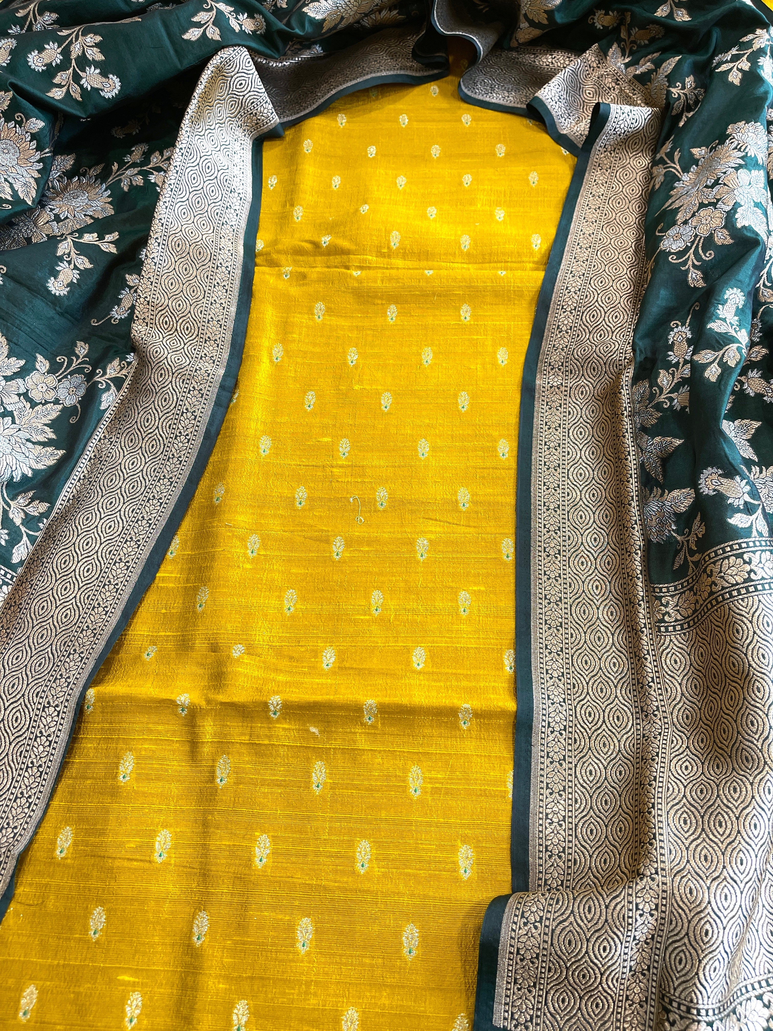 Handwoven Banarasi Suit Set in Pure Silk - Masakalee