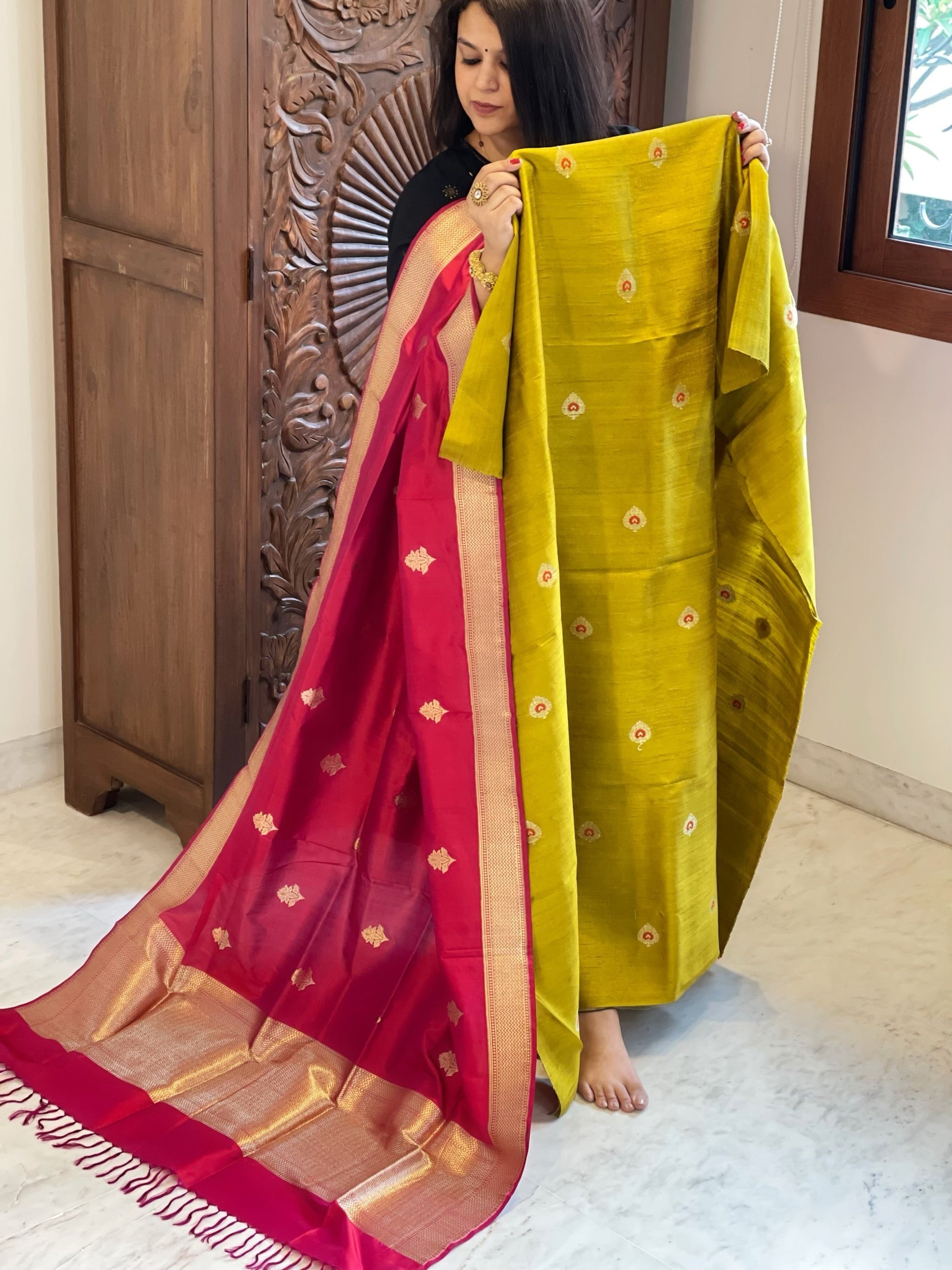 Handwoven Banarasi Suit Set in Pure Silk - Masakalee