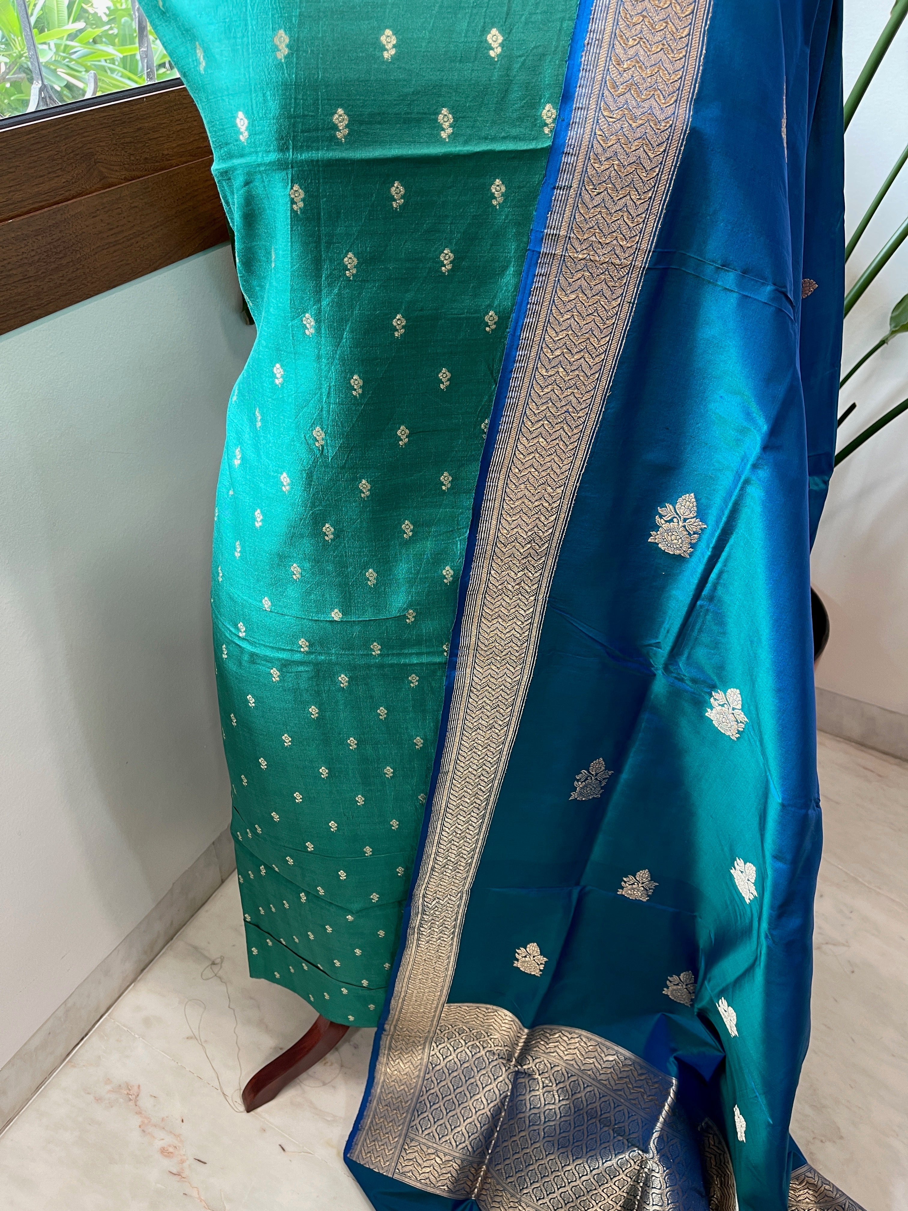 Handwoven Banarasi Suit Set in Pure Silk - Masakalee