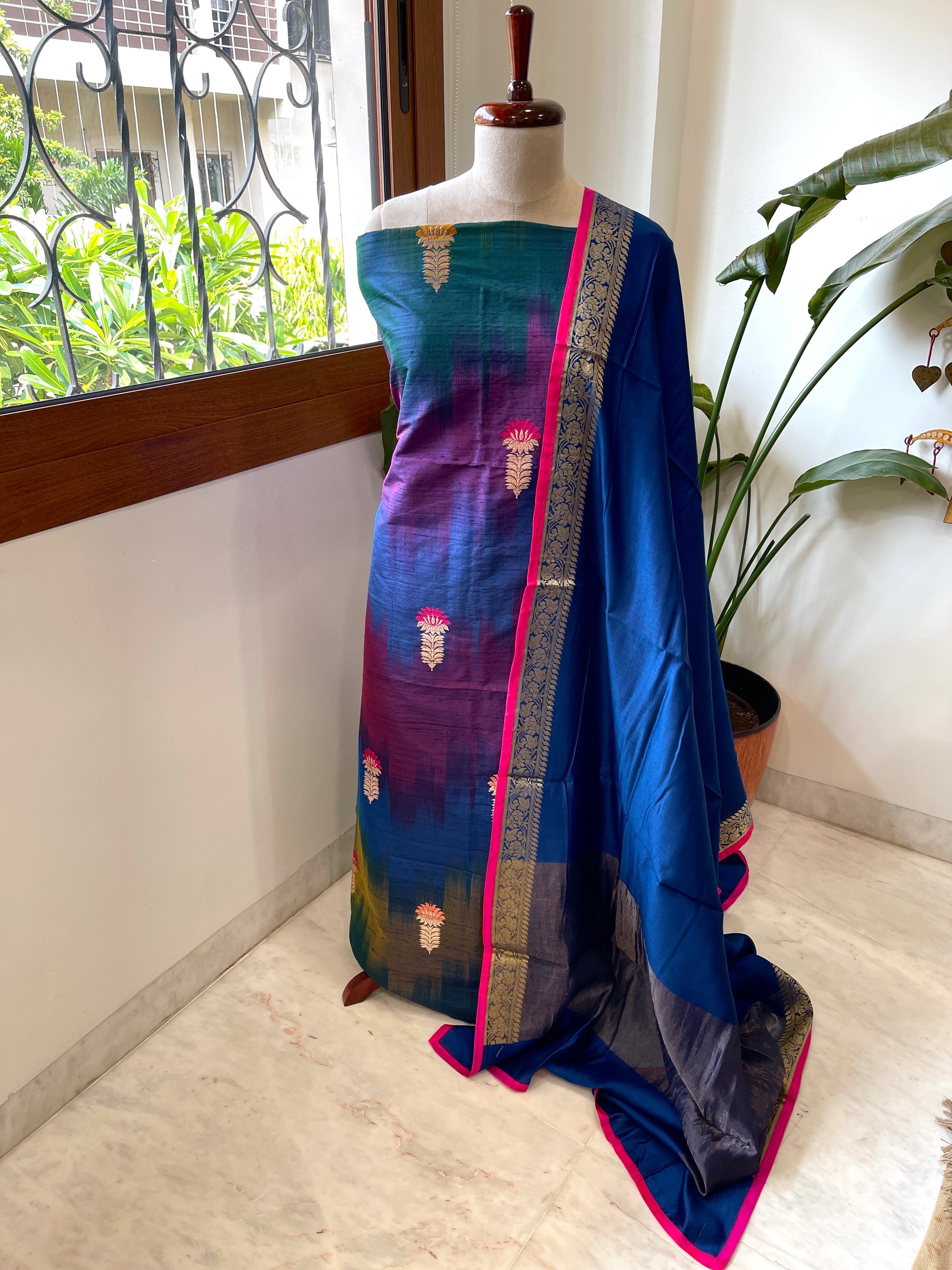 Handwoven Banarasi Suit Set in Pure Silk - Masakalee