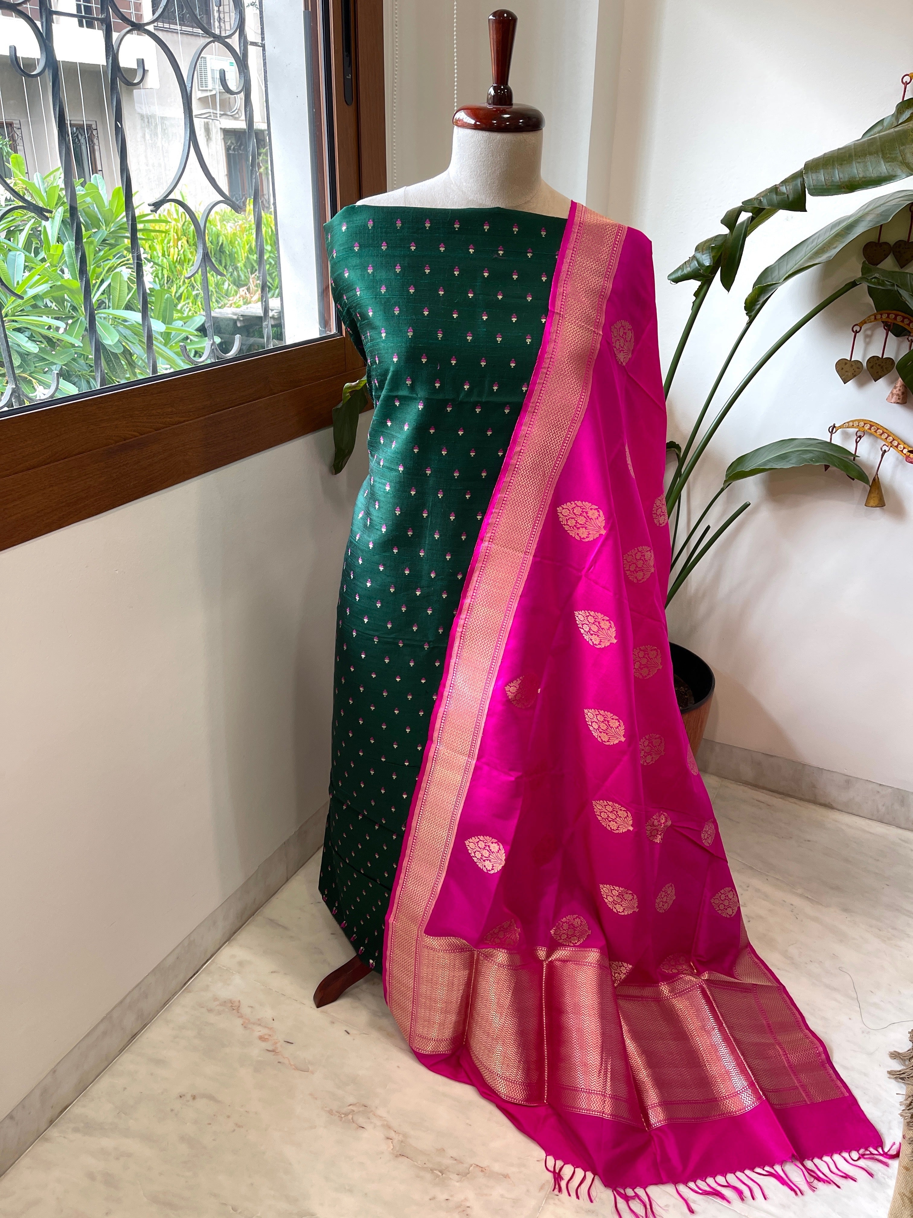 Handwoven Banarasi Suit Set in Pure Silk - Masakalee