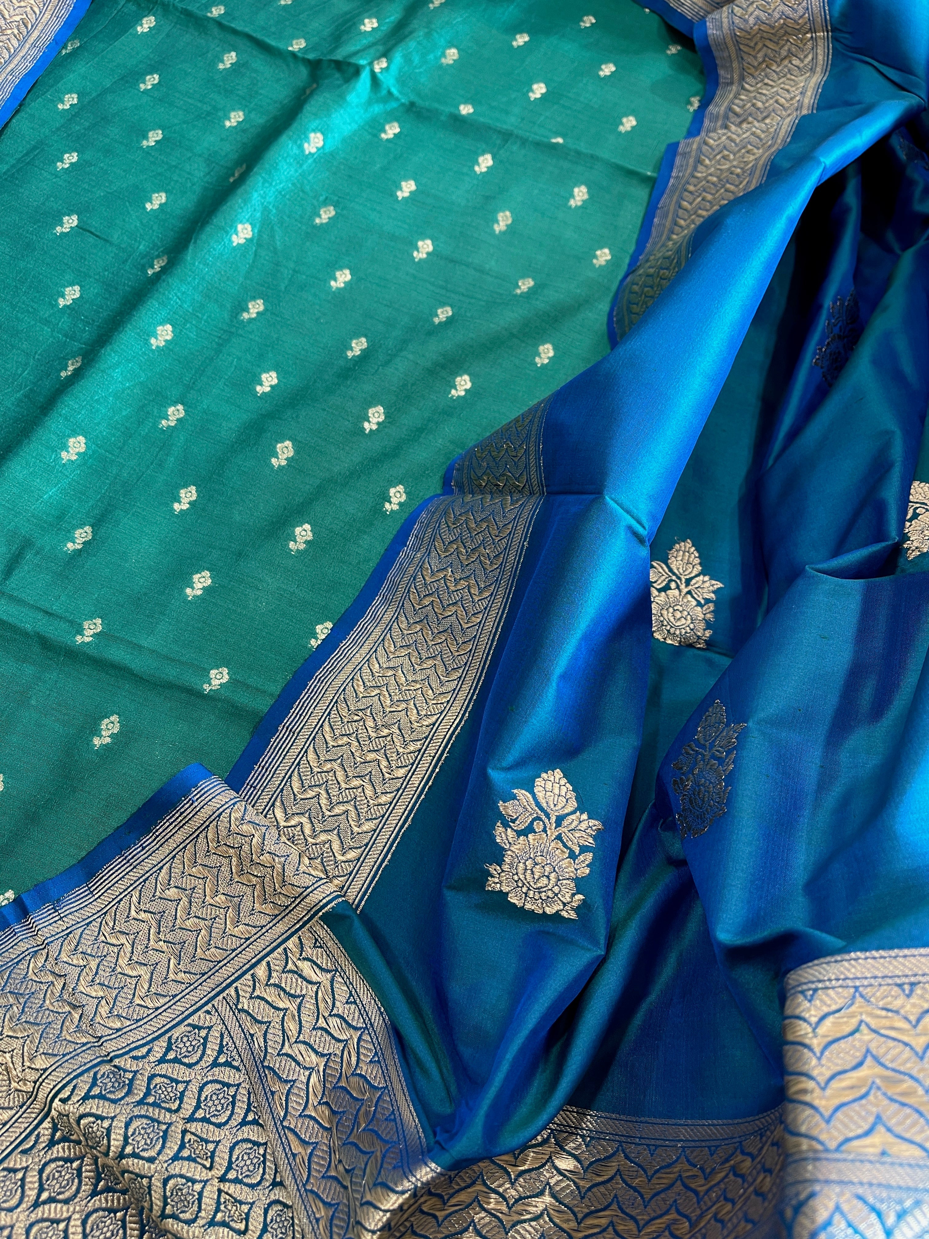Handwoven Banarasi Suit Set in Pure Silk - Masakalee