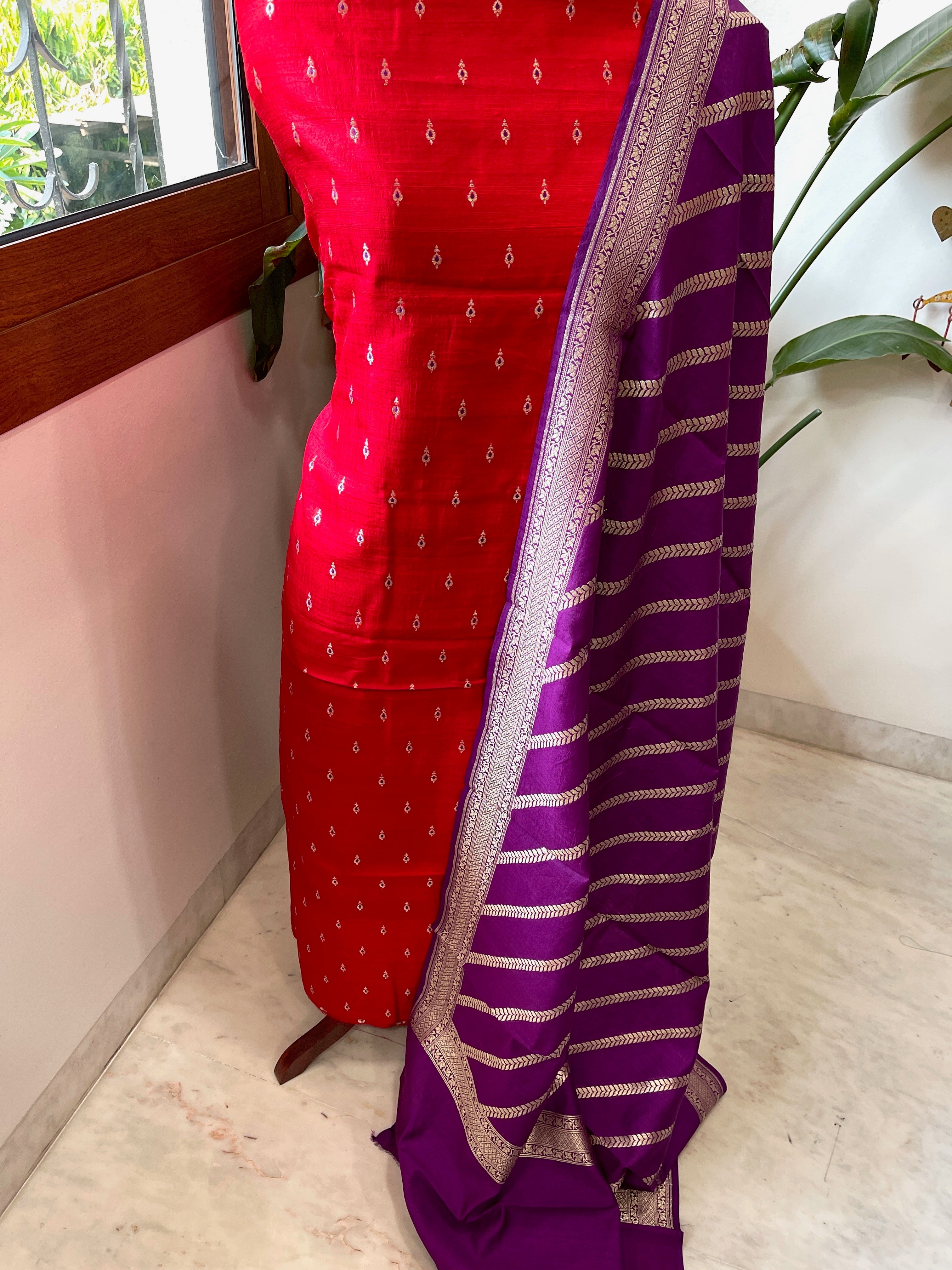 Handwoven Banarasi Suit Set in Pure Silk - Masakalee
