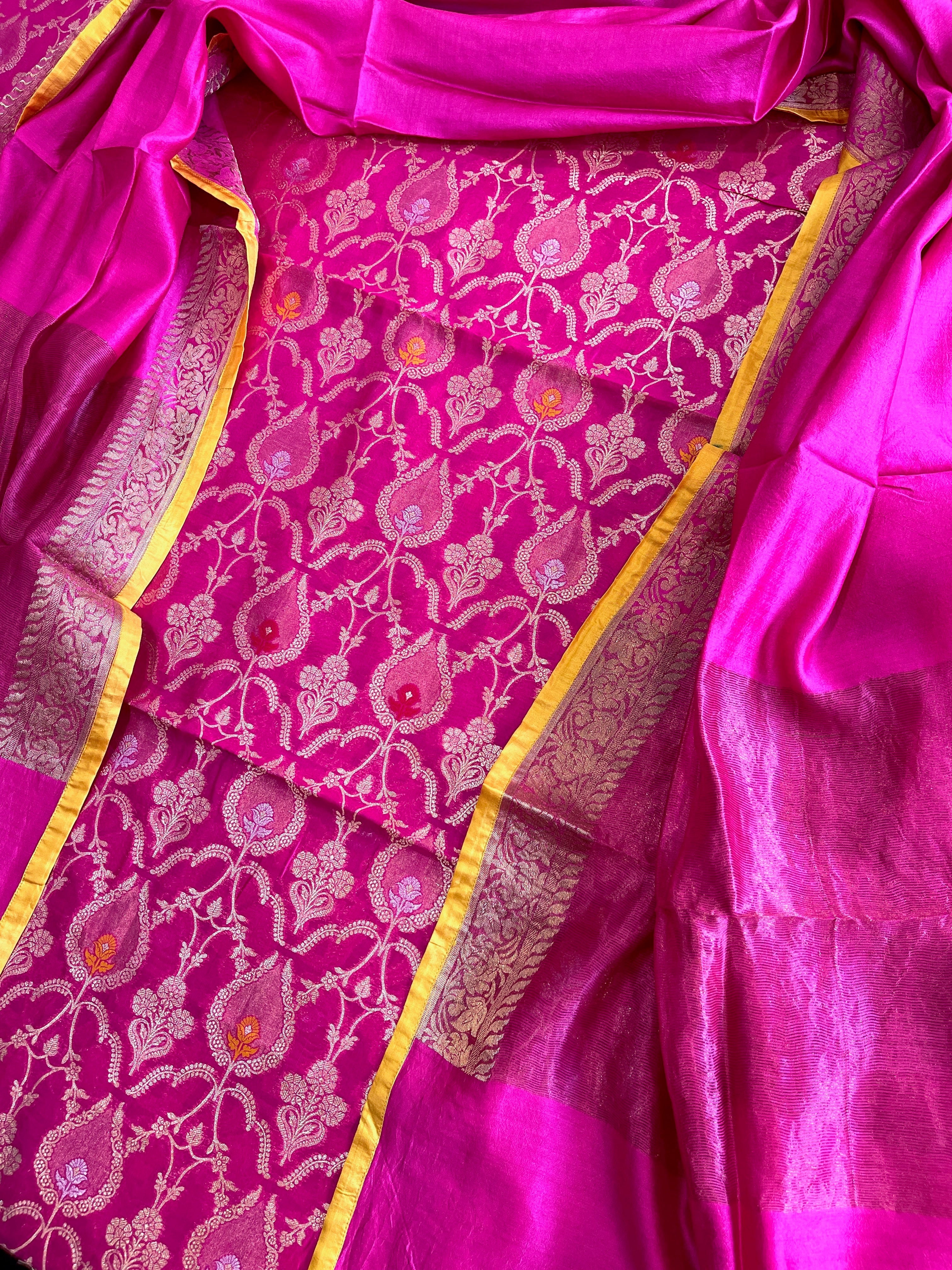 Handwoven Banarasi Suit Set in Pure Silk - Masakalee