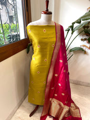 Handwoven Banarasi Suit Set in Pure Silk - Masakalee