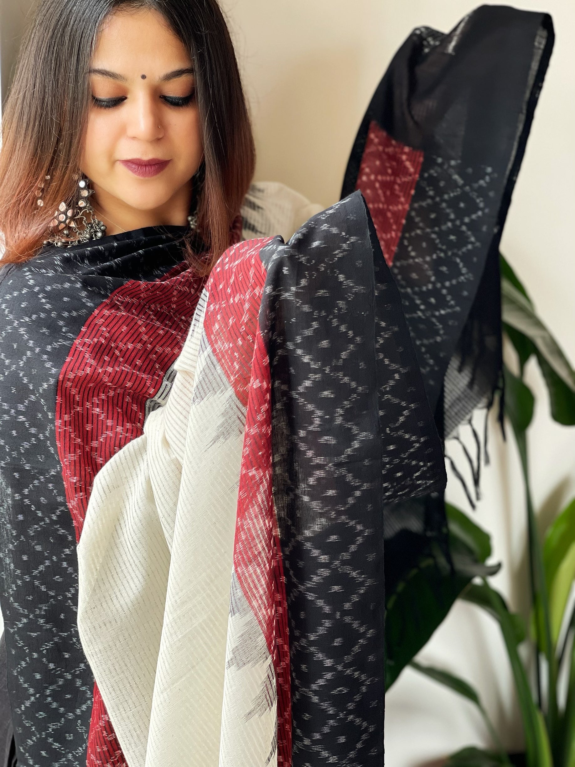 Handwoven Ikat Dupatta in Cotton - Masakalee