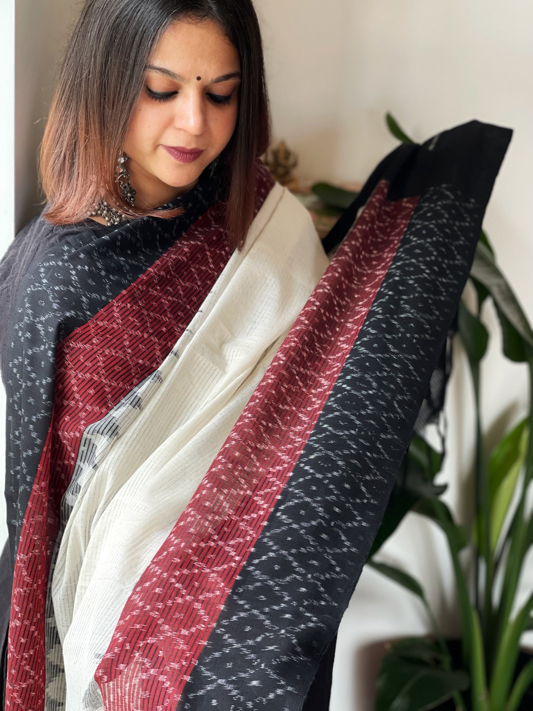 Handwoven Ikat Dupatta in Cotton - Masakalee