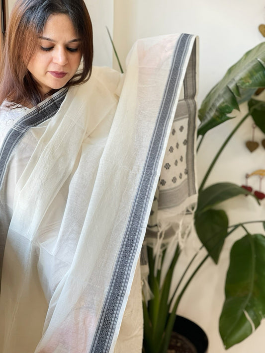 Handwoven Mul Chanderi Dupatta with Jamdani Pallu - Masakalee
