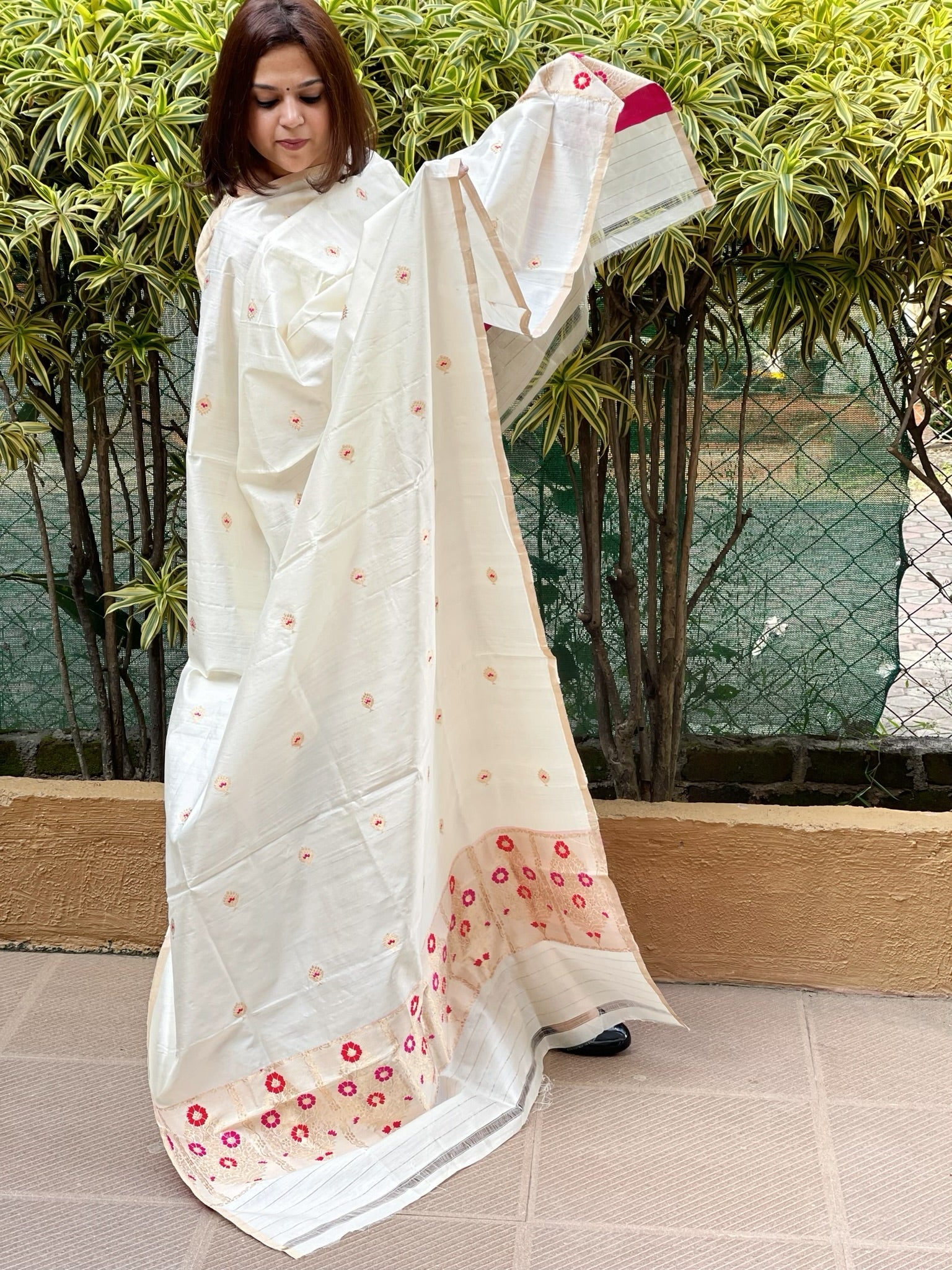 Ivory Handwoven Banarasi Dupatta in Pure Silk - Masakalee