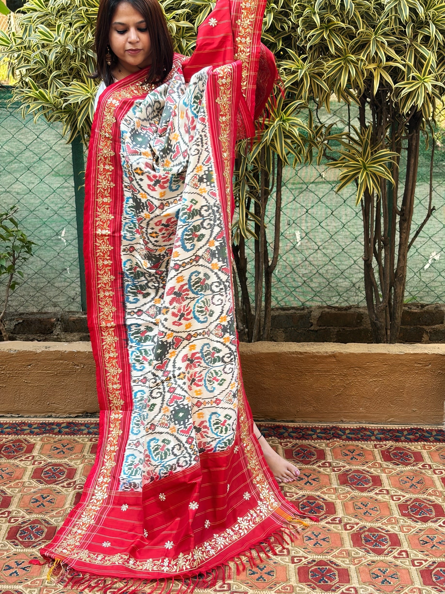 Ivory Handwoven Ikat Patola with Gotapatti & Pearl Handwork dupatta in Pure Silk - Masakalee