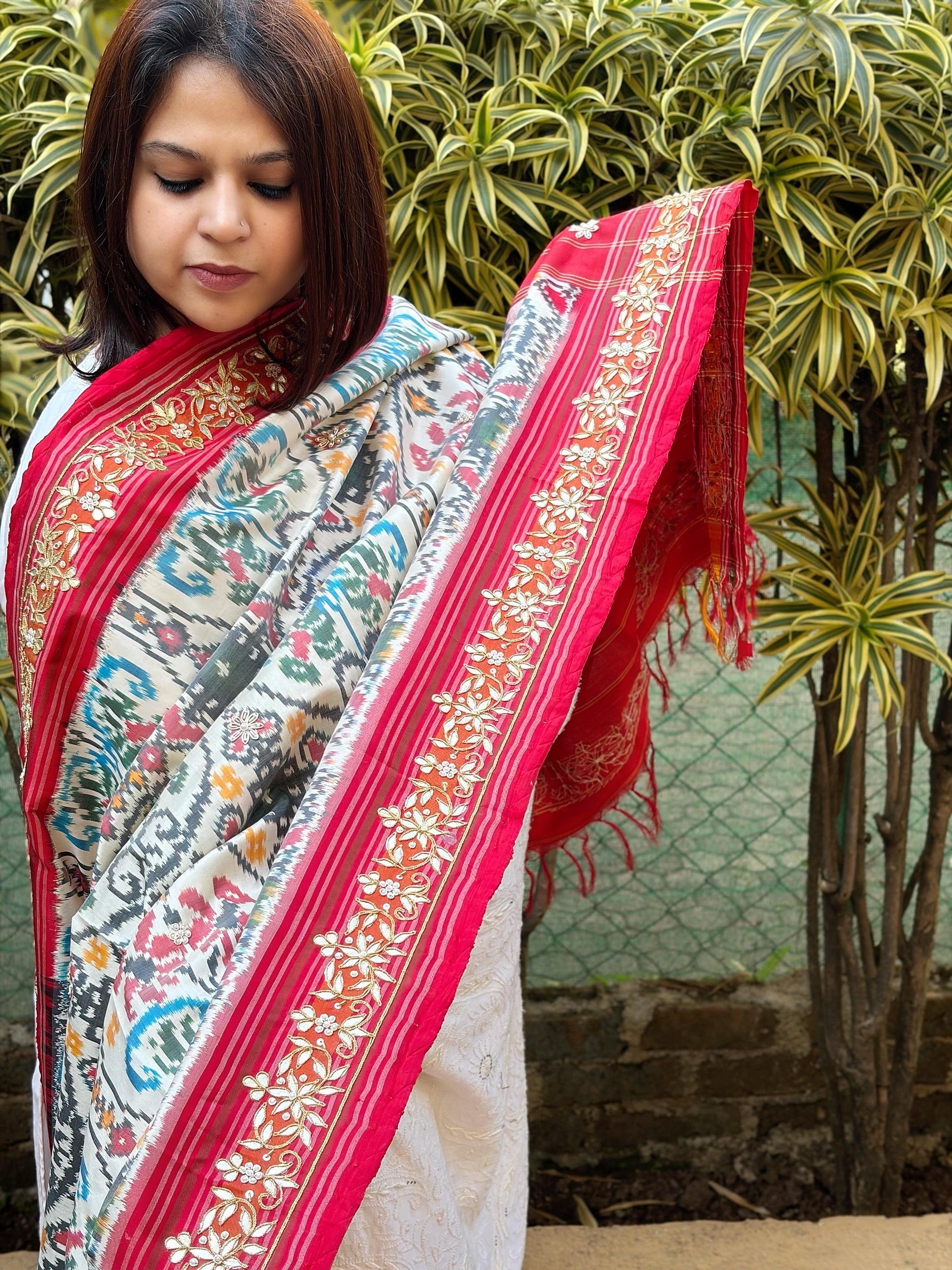 Ivory Handwoven Ikat Patola with Gotapatti & Pearl Handwork dupatta in Pure Silk - Masakalee