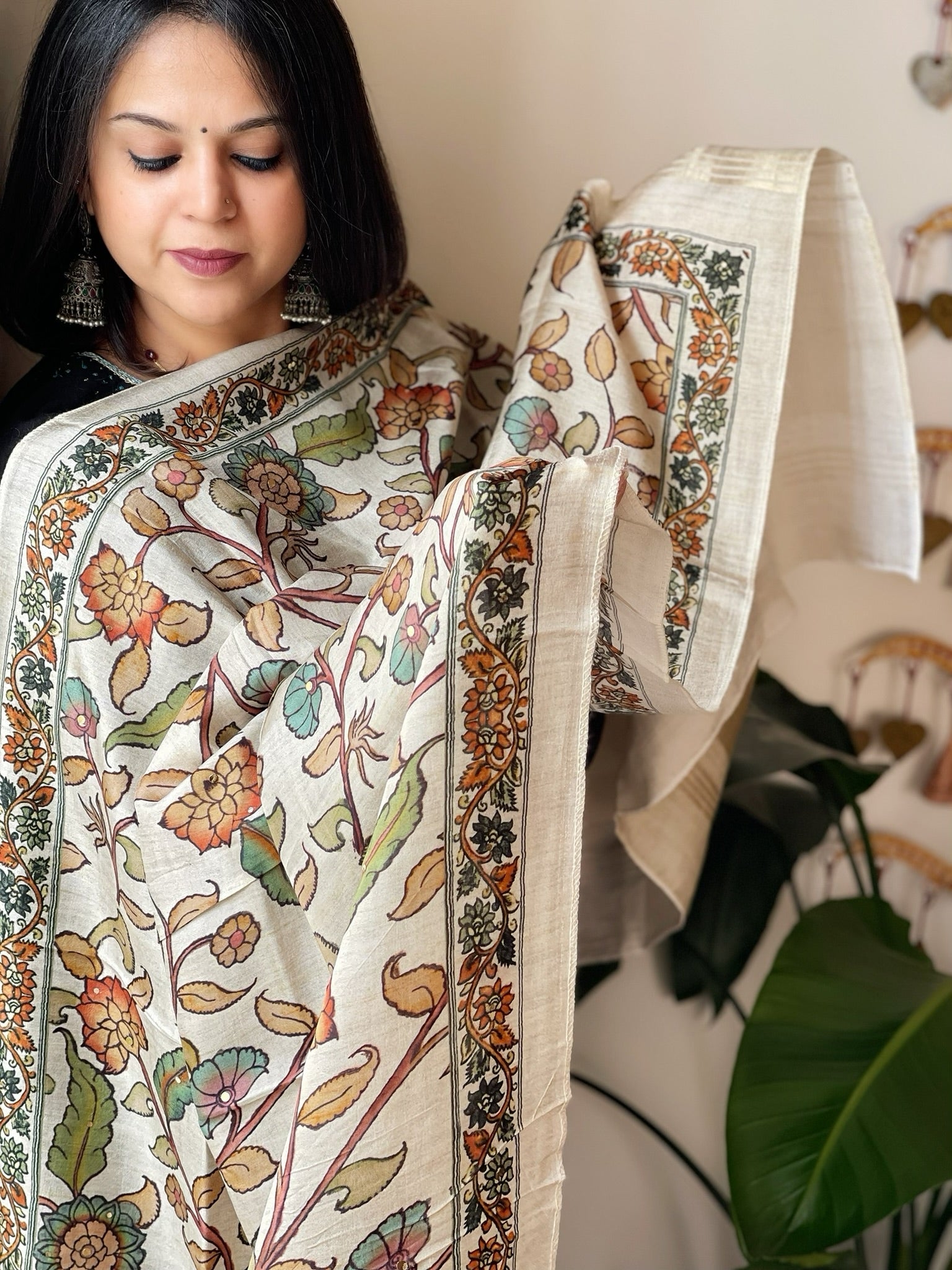 Ivory Printed Kalamkari Dupatta with Sequin Work and Zari Pallu in Dola Silk - Masakalee