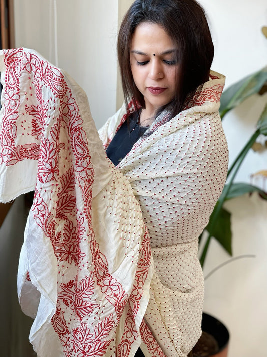Ivory Rai Bandhej Dupatta with Lucknowi Handwork in Pure Gajji Silk - Masakalee
