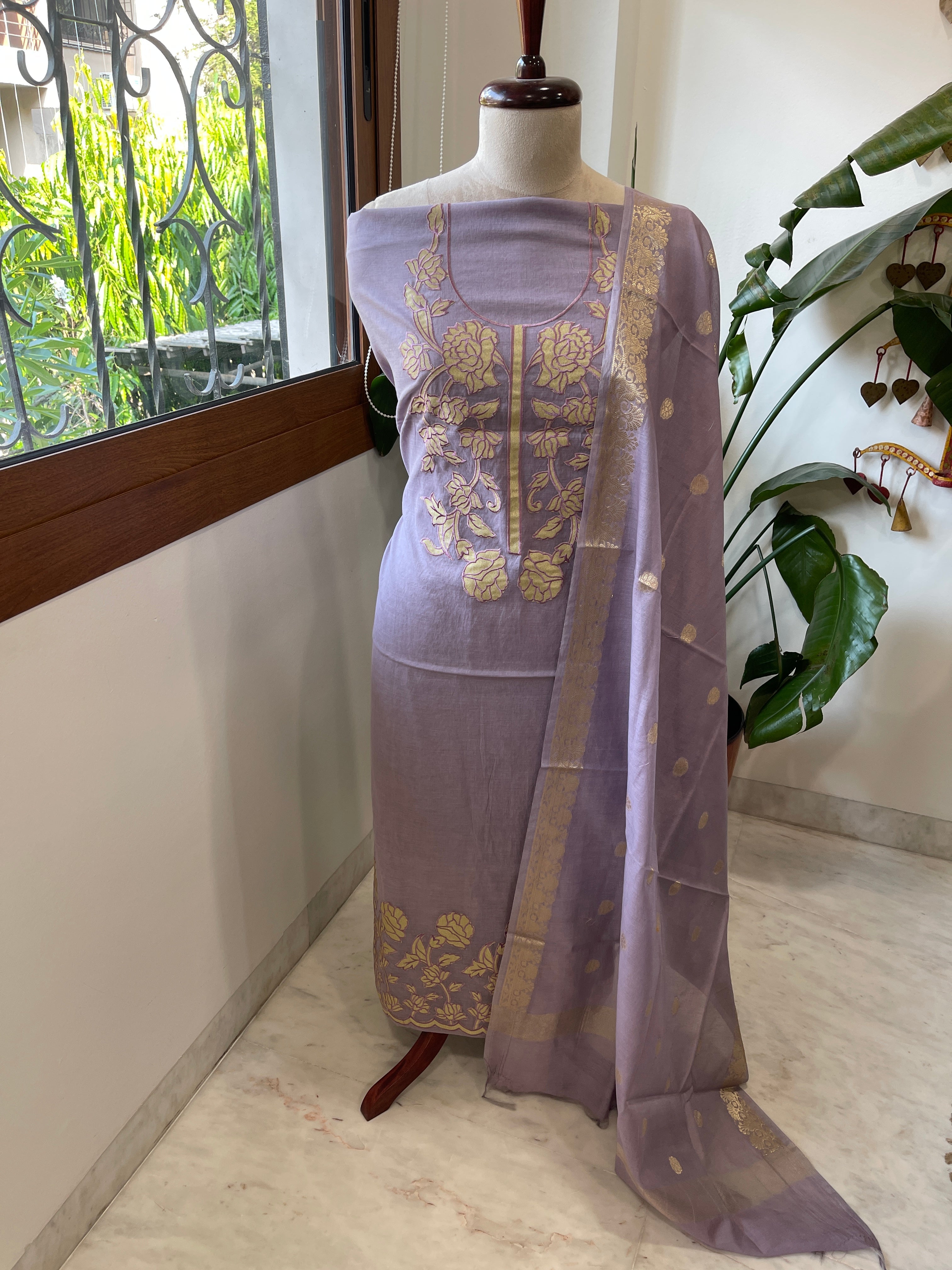 Lavender Applique Suit Set in Mul Chanderi - Masakalee