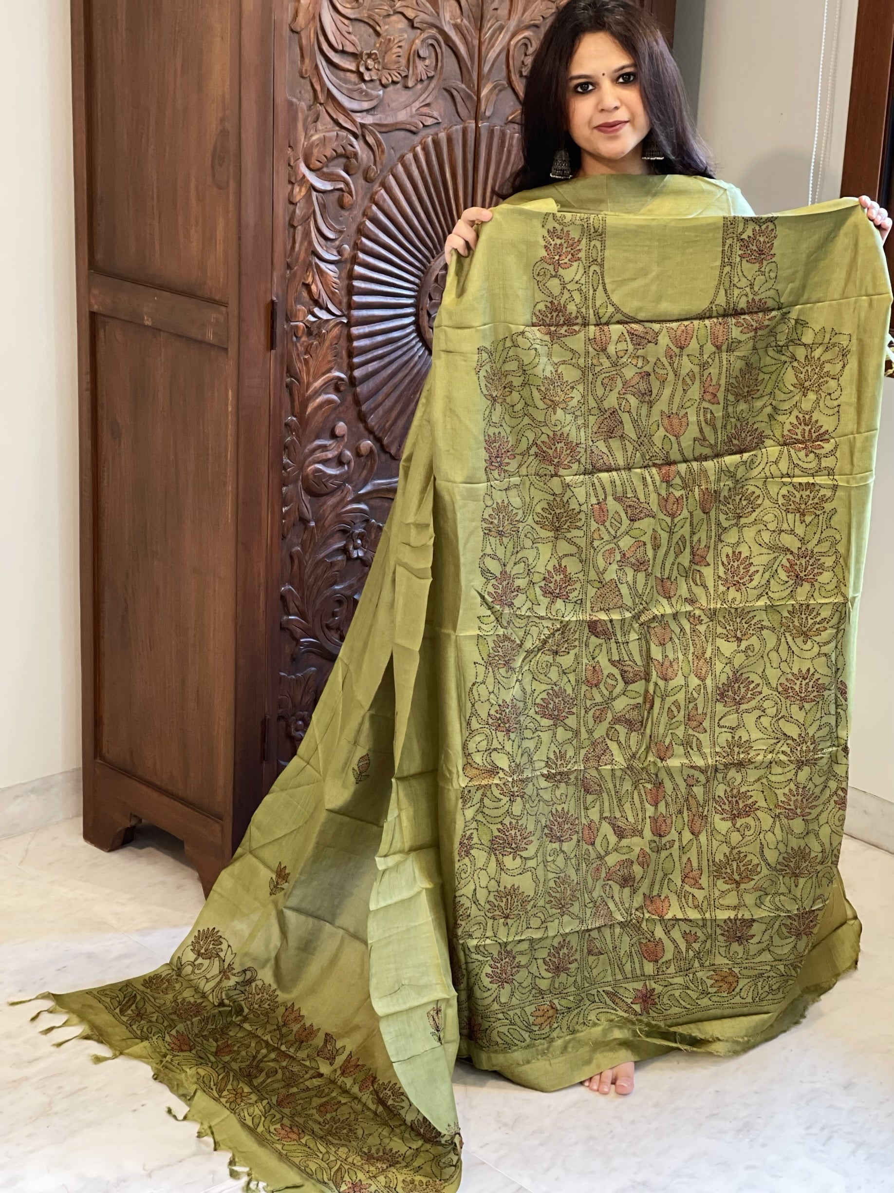 Leaf Green Suit Set with Kantha Handwork in Pure Tussar Silk - Masakalee