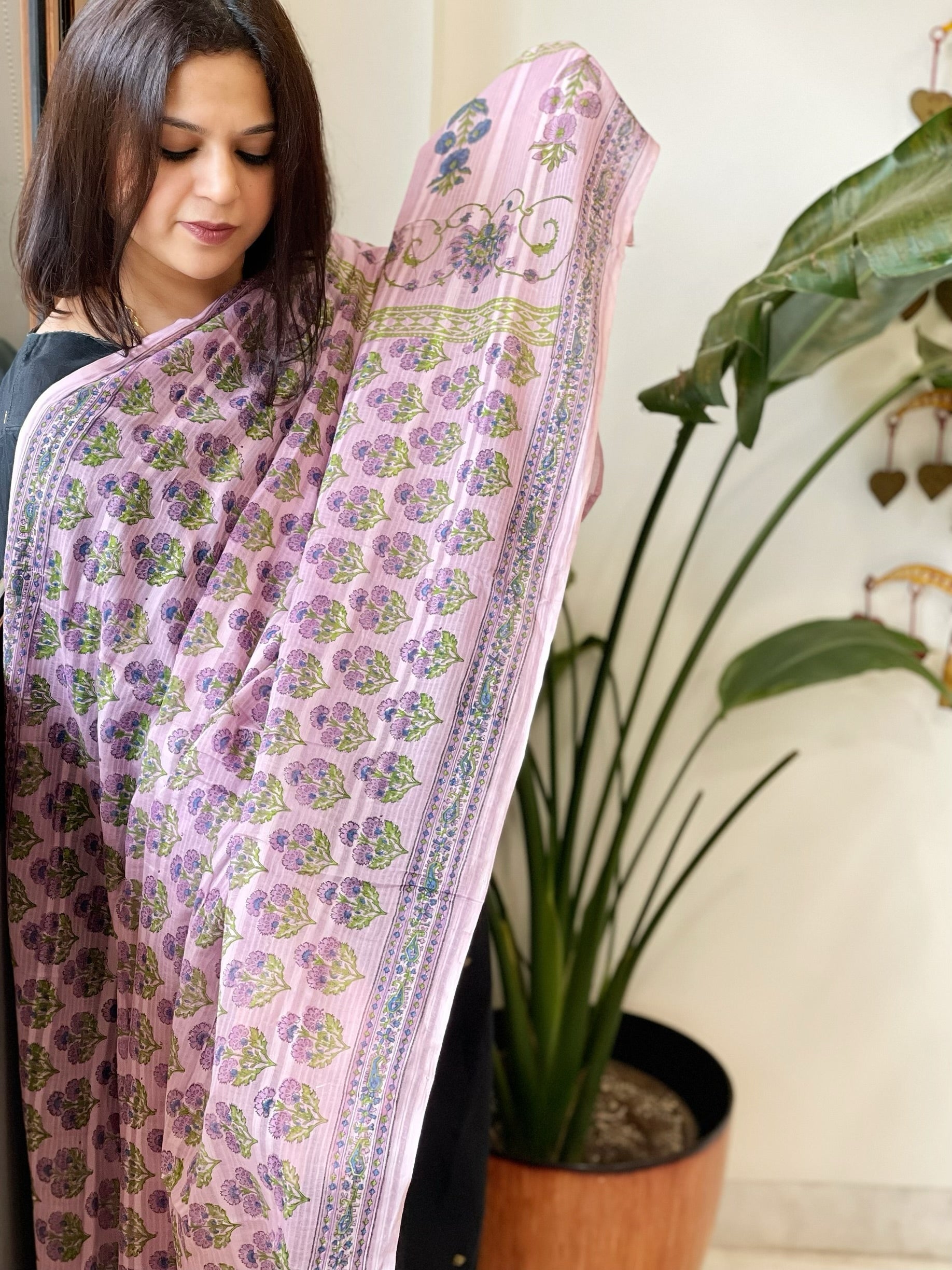 Lite Purple Mul Cotton Handblock Printed Dupatta - Masakalee