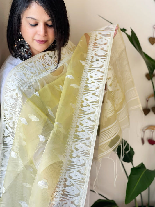Lite Yellow Handwoven Jamdani Dupatta in Pure Muslin - Masakalee