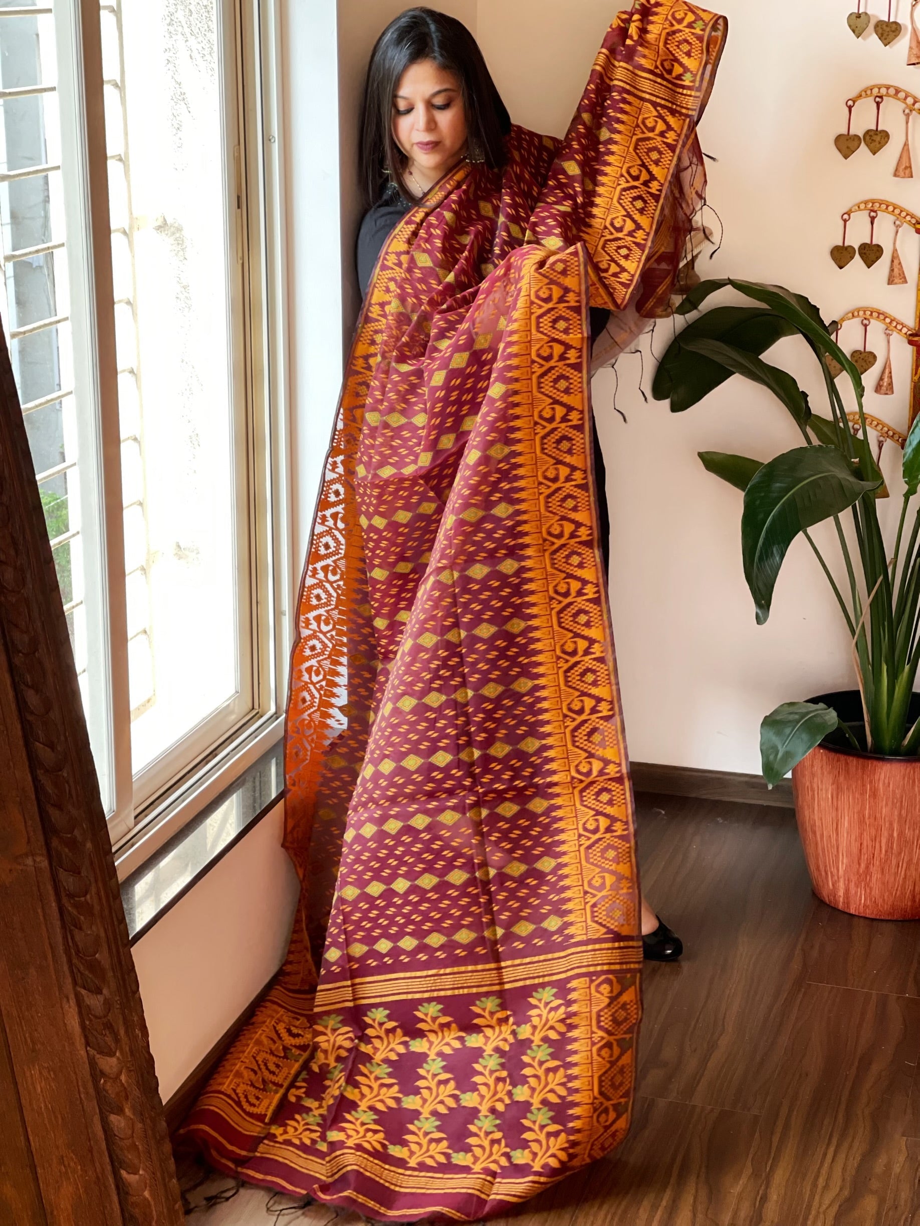 Maroon Handwoven Jamdani Dupatta in Pure Muslin - Chanderi - Masakalee