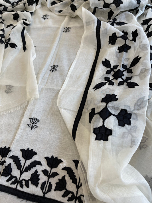 Off - White Applique Suit Set in Mul Chanderi - Masakalee