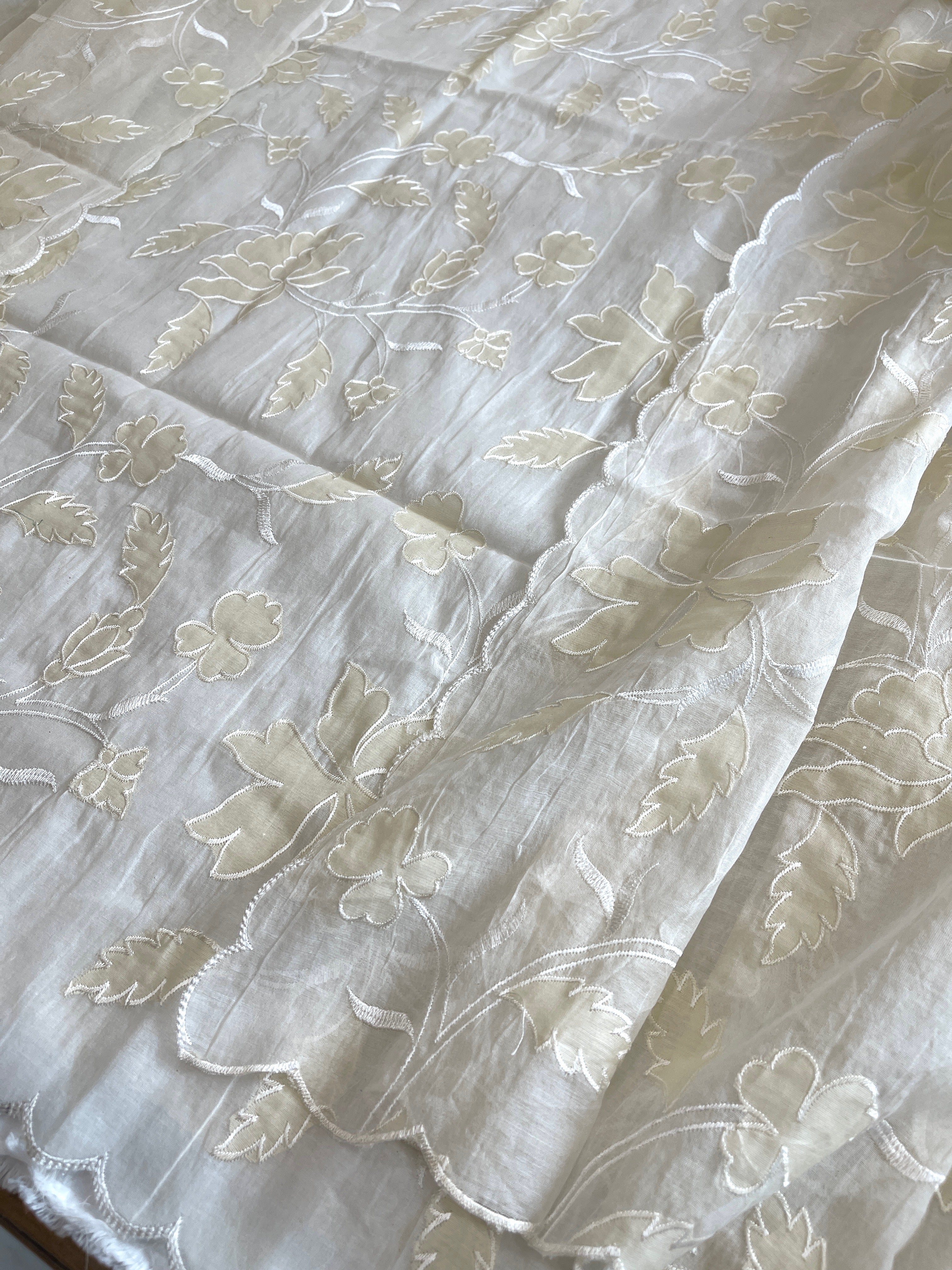 Off white, Pale yellow Applique Jaal Dupatta Suit Set in Chanderi - Masakalee