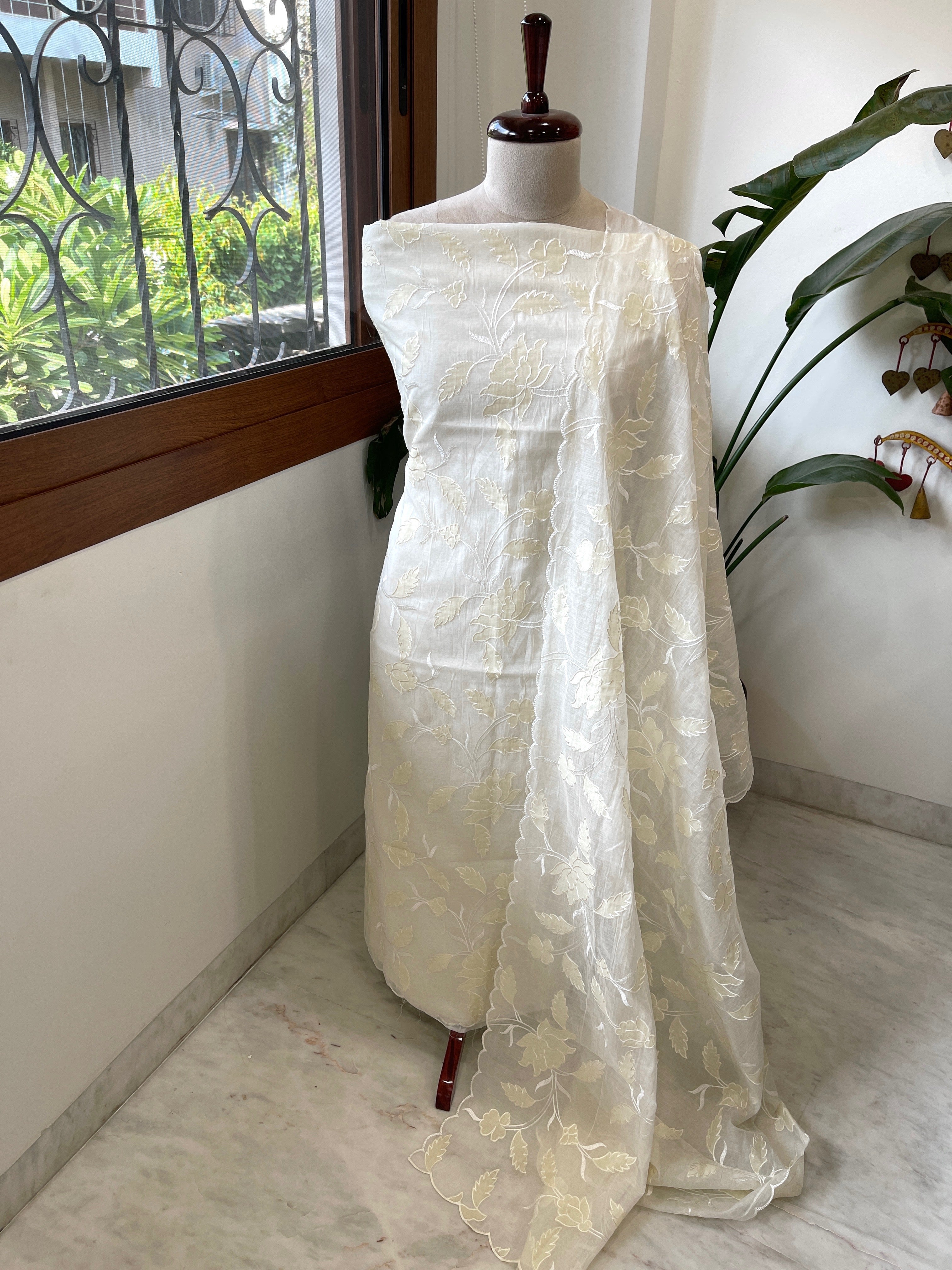 Off white, Pale yellow Applique Jaal Dupatta Suit Set in Chanderi - Masakalee