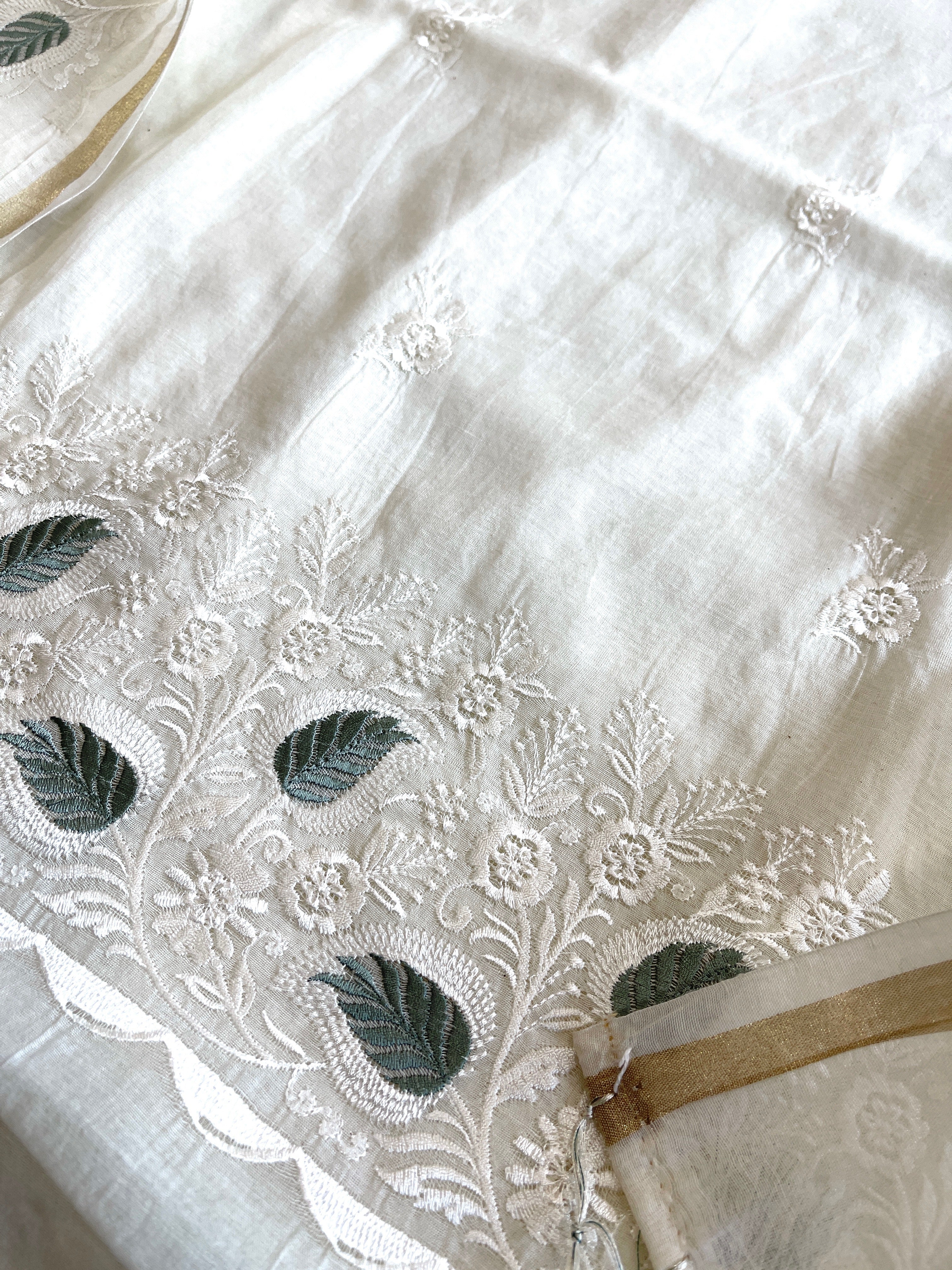 Off - White Suit Set with Thread Embroidery in Mul Chanderi - Masakalee