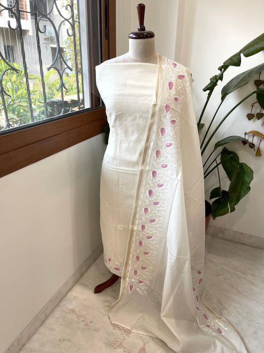 Off - White Suit Set with Thread Embroidery in Mul Chanderi - Masakalee