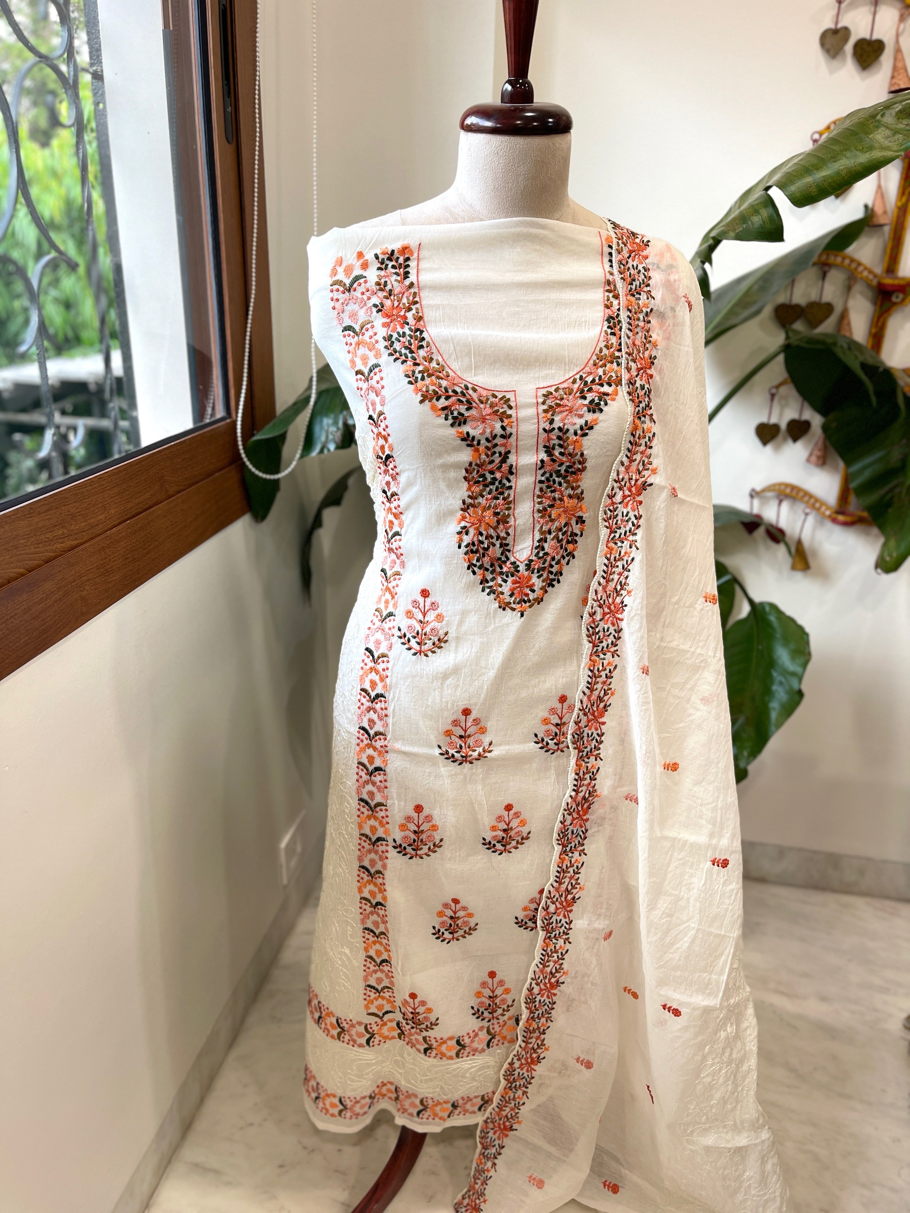 Off - White Suit Set with Thread Embroidery in Mul Chanderi - Masakalee