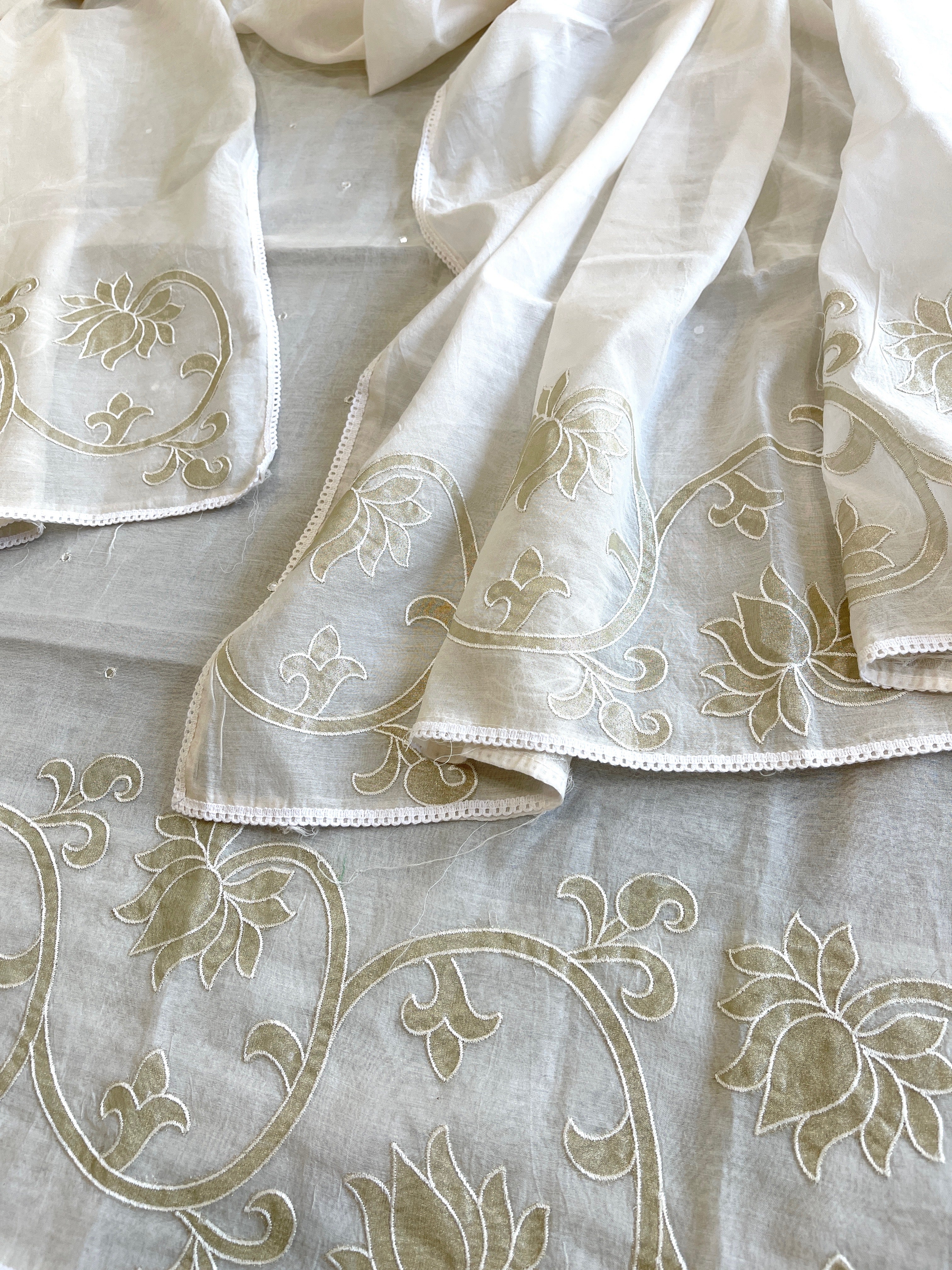 Off White Tissue Applique Suit Set in Mul Chanderi - Masakalee