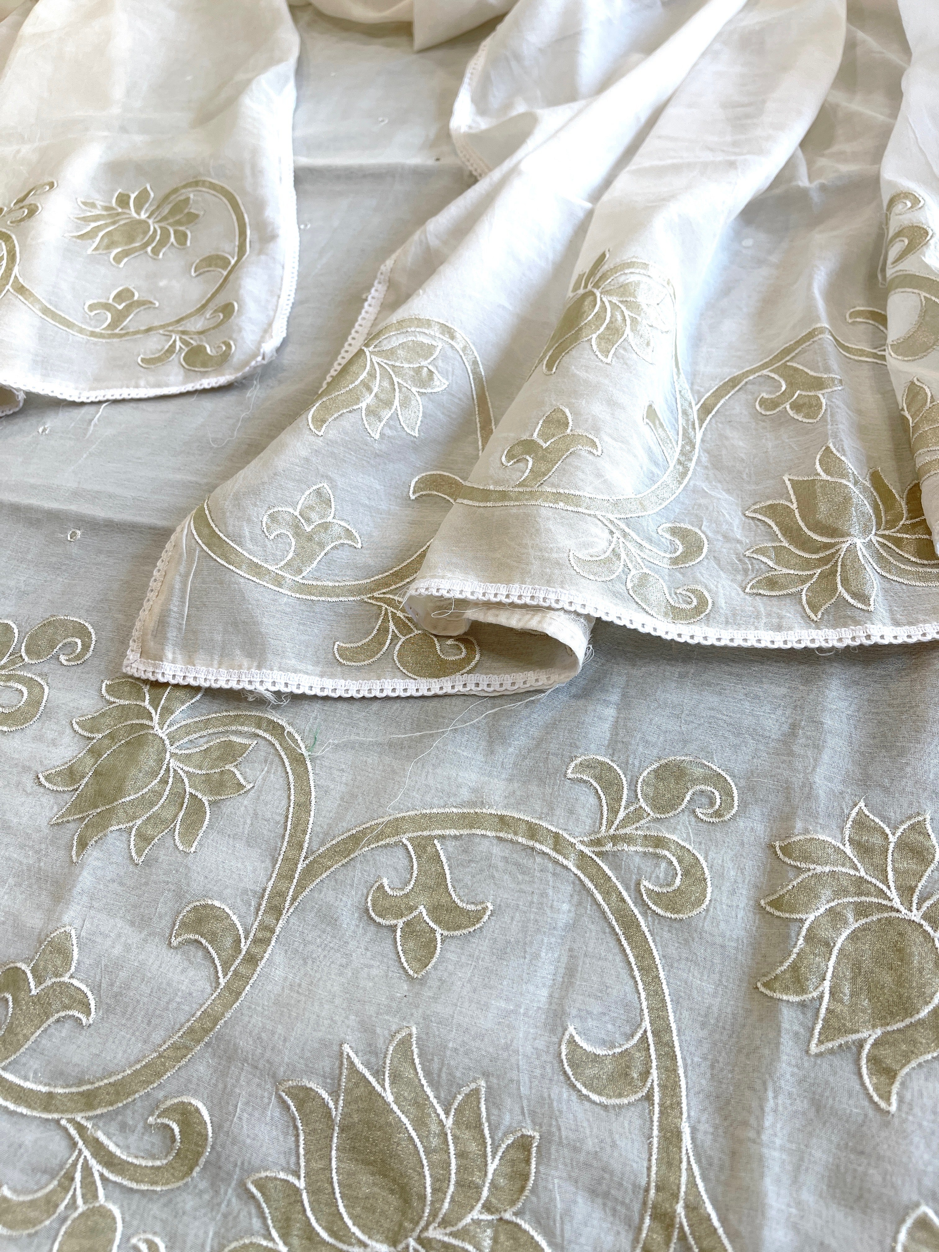 Off White Tissue Applique Suit Set in Mul Chanderi - Masakalee
