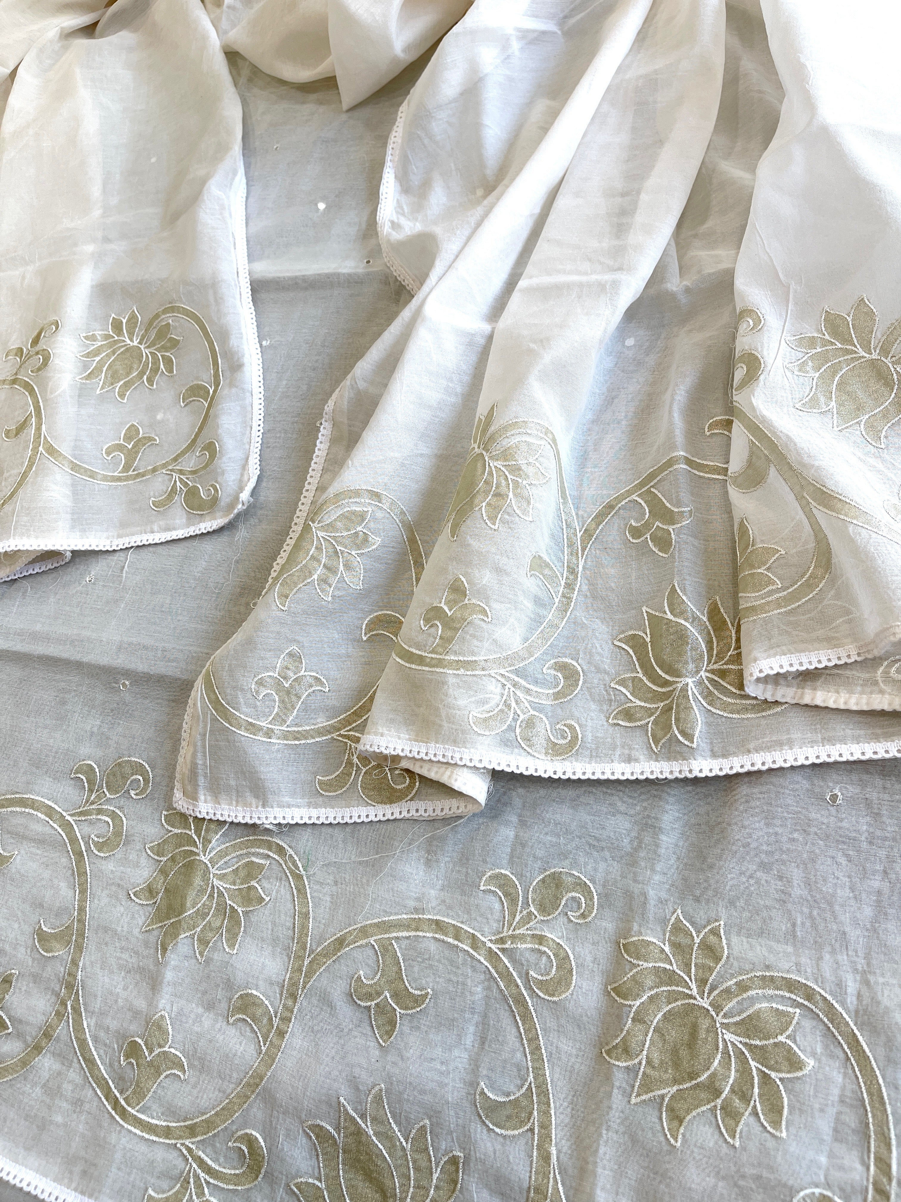 Off White Tissue Applique Suit Set in Mul Chanderi - Masakalee