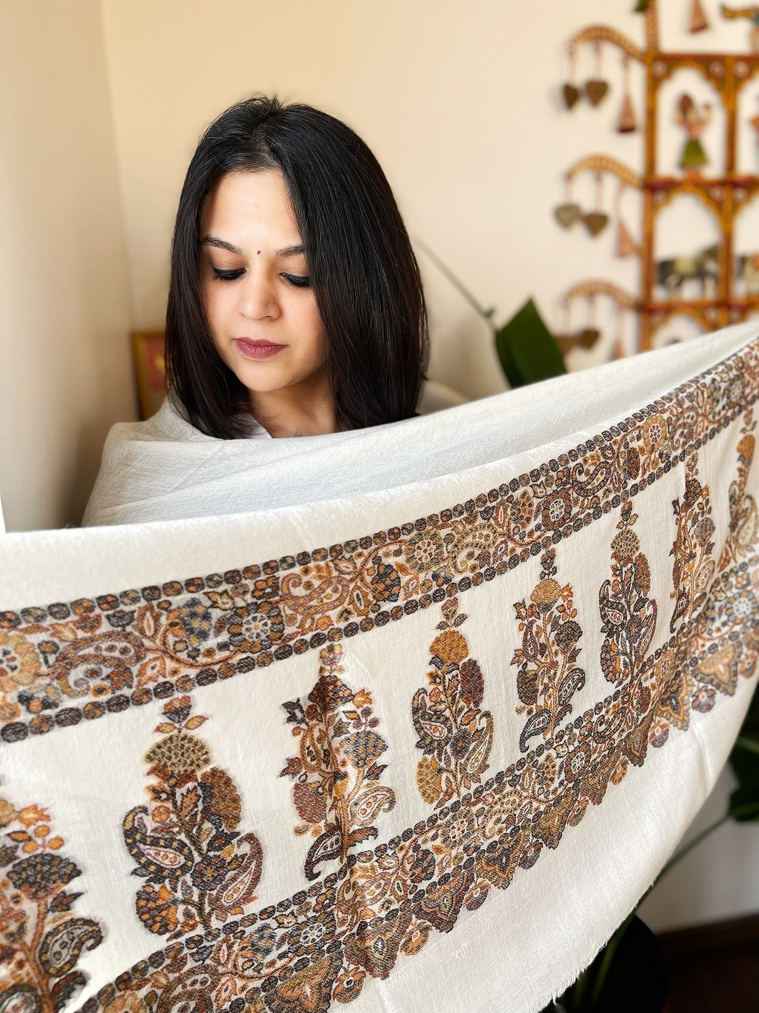 Off - White Woven Pashmina Shawl with Self and Kaani Pallu - Masakalee