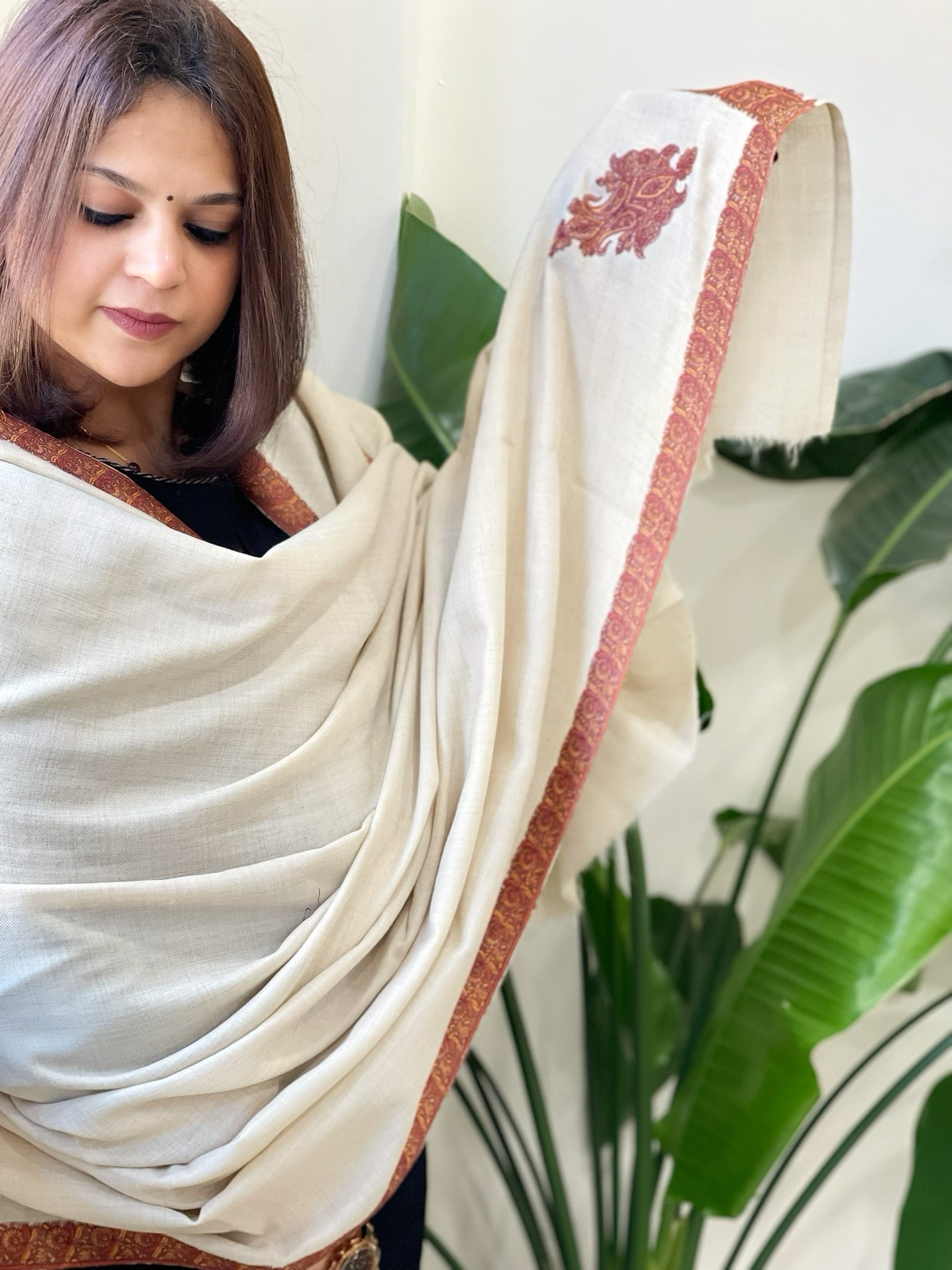 Off - White Woven Pashmina Shawl with Thread Embroidery - Masakalee