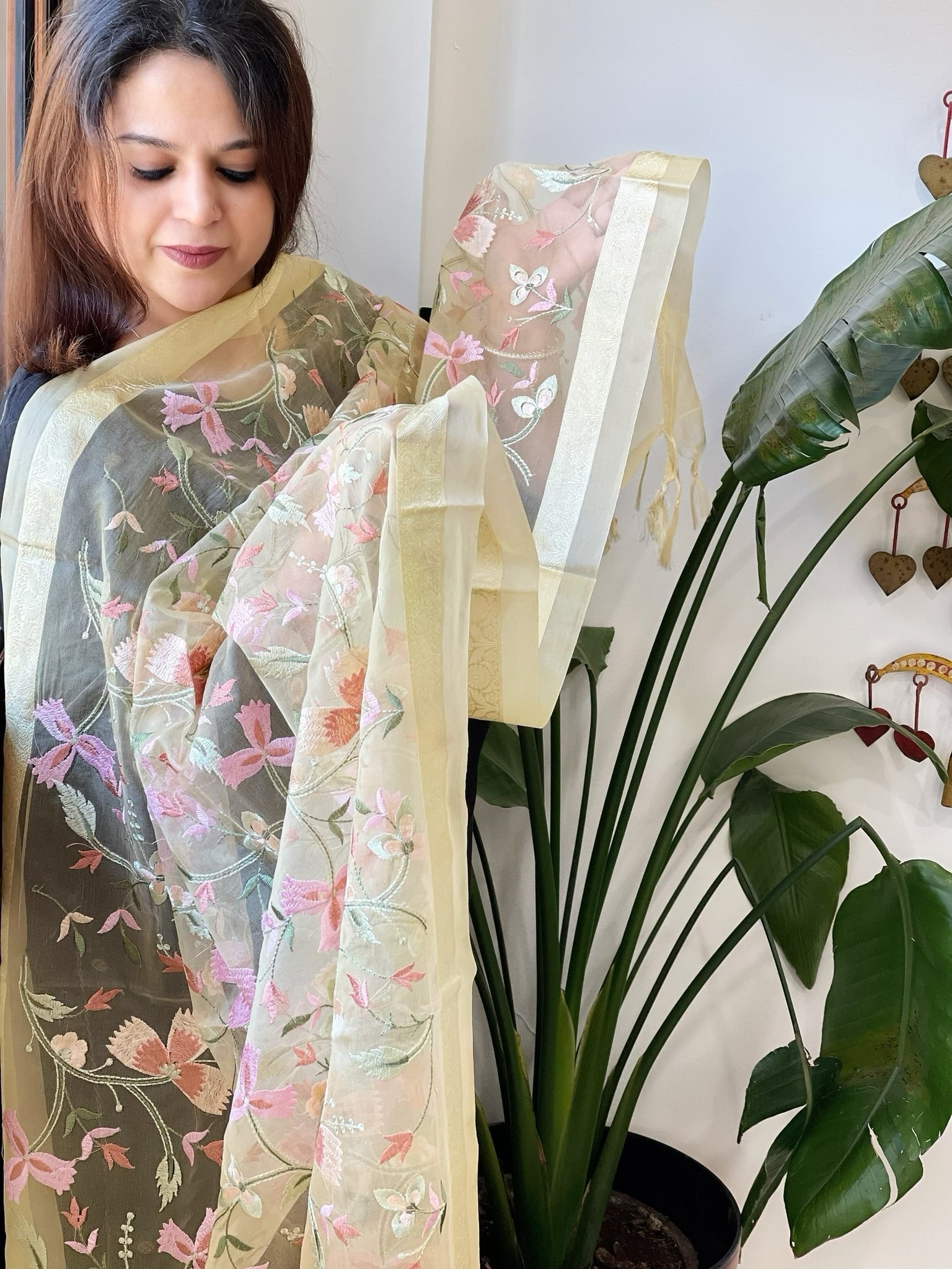 Pale Yellow Organza Dupatta with thread embroidery - Masakalee