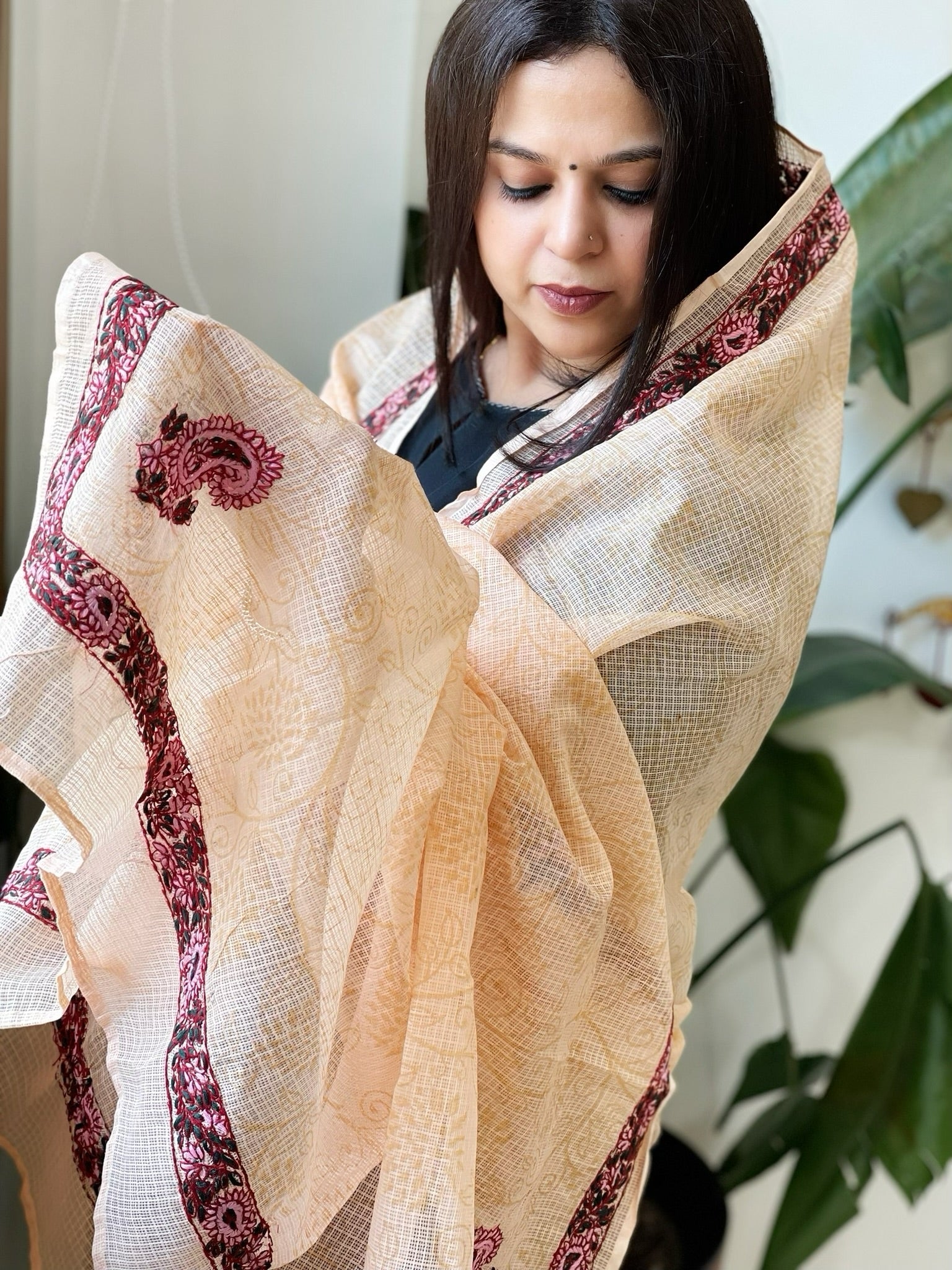 Peach Kota Cotton Dupatta with Kantha Hand Embroidery - Masakalee
