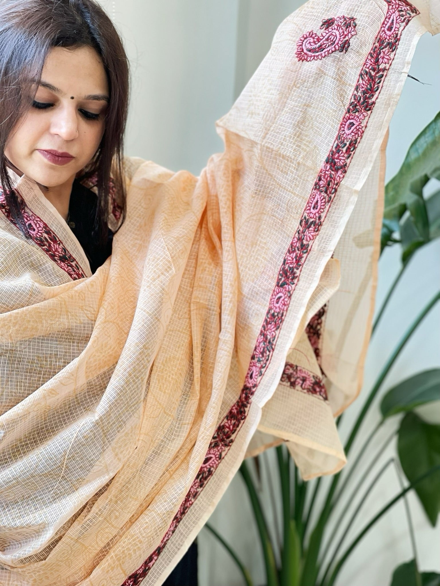 Peach Kota Cotton Dupatta with Kantha Hand Embroidery - Masakalee