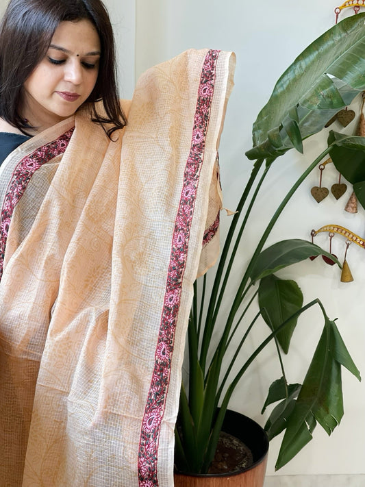 Peach Kota Cotton Dupatta with Kantha Hand Embroidery - Masakalee