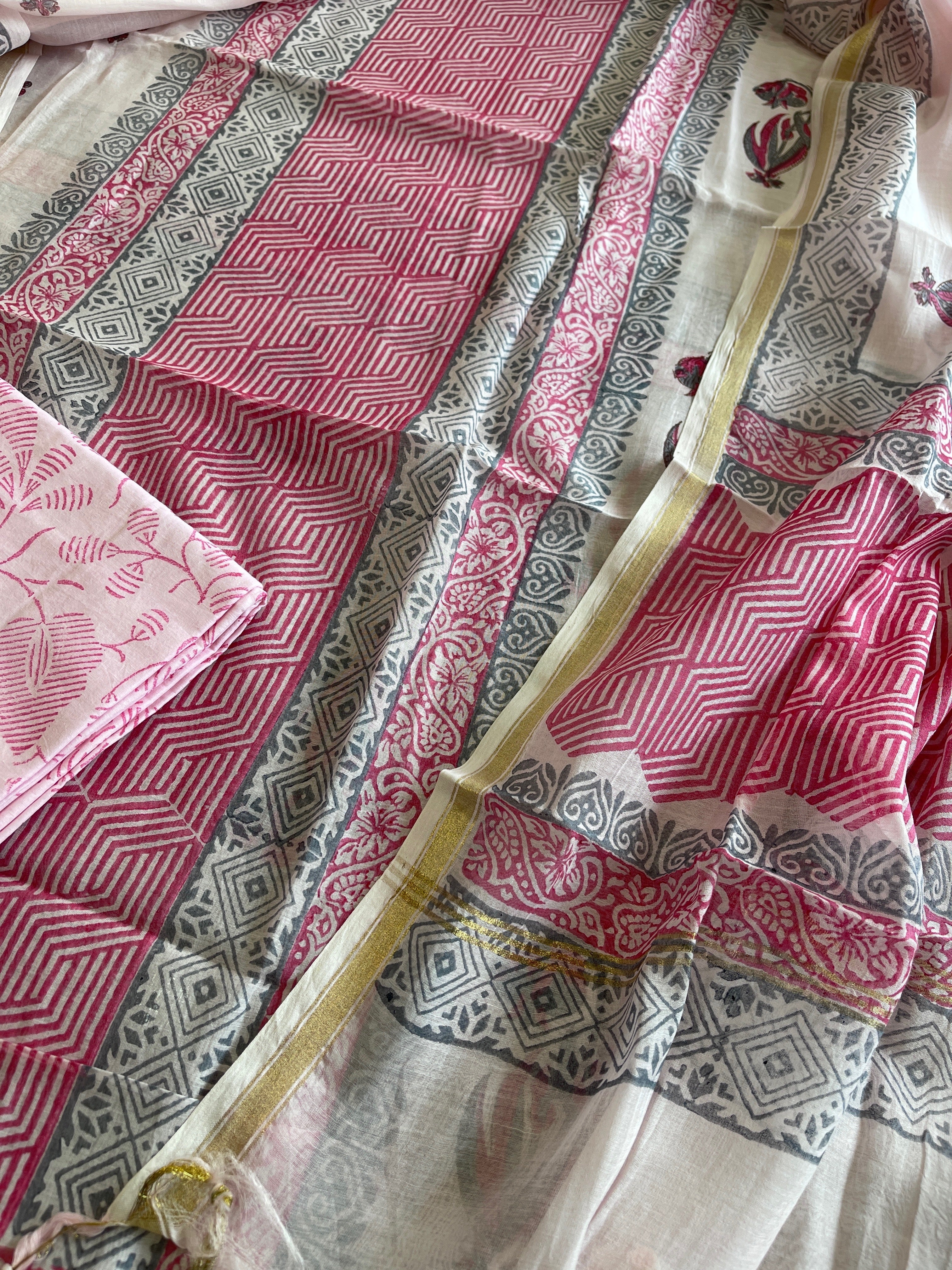 Pink Handblock Printed Suit Set in Mul Cotton - Masakalee