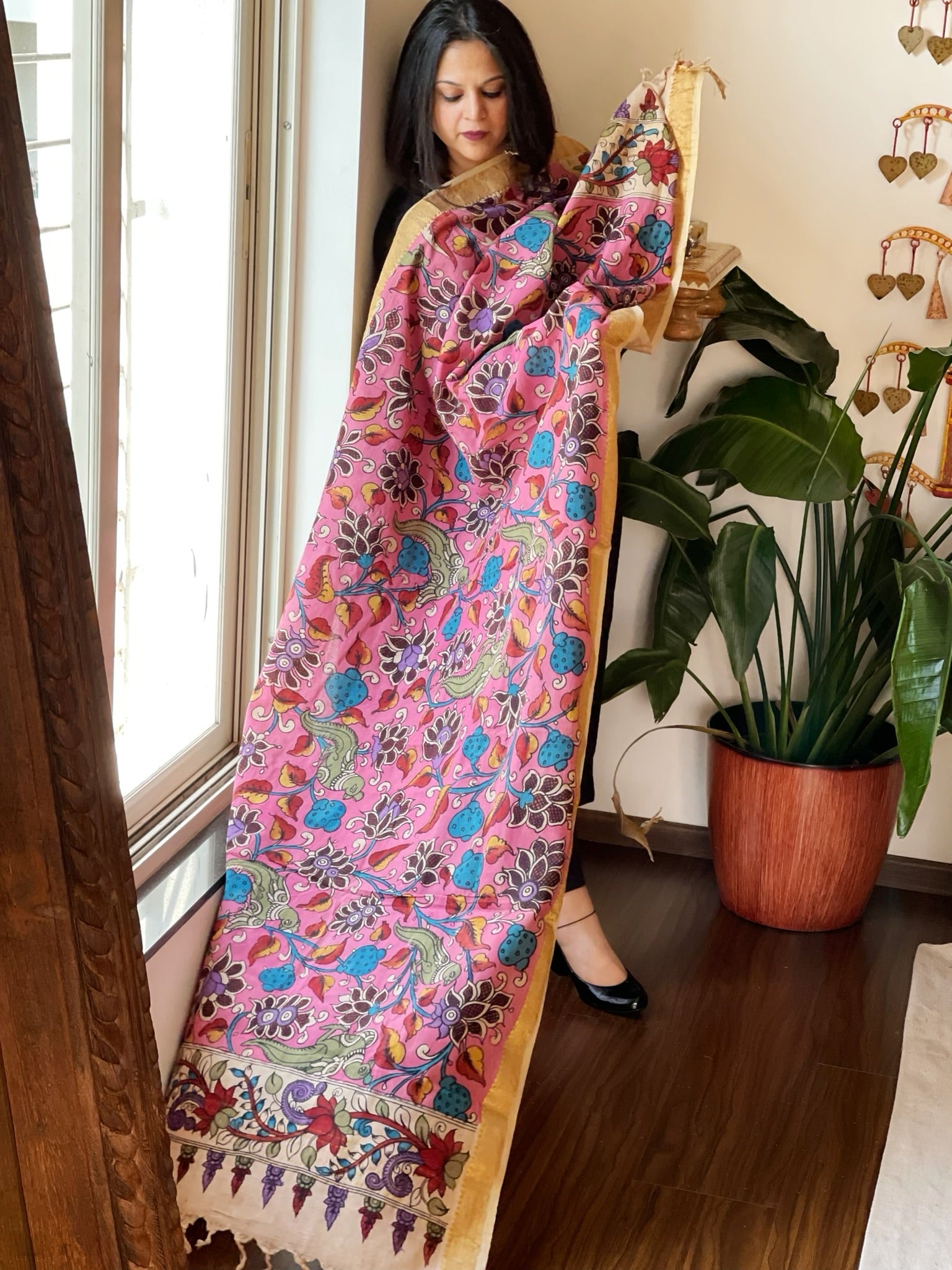 Pink Handpainted Kalamkari Dupatta in Cotton - Masakalee