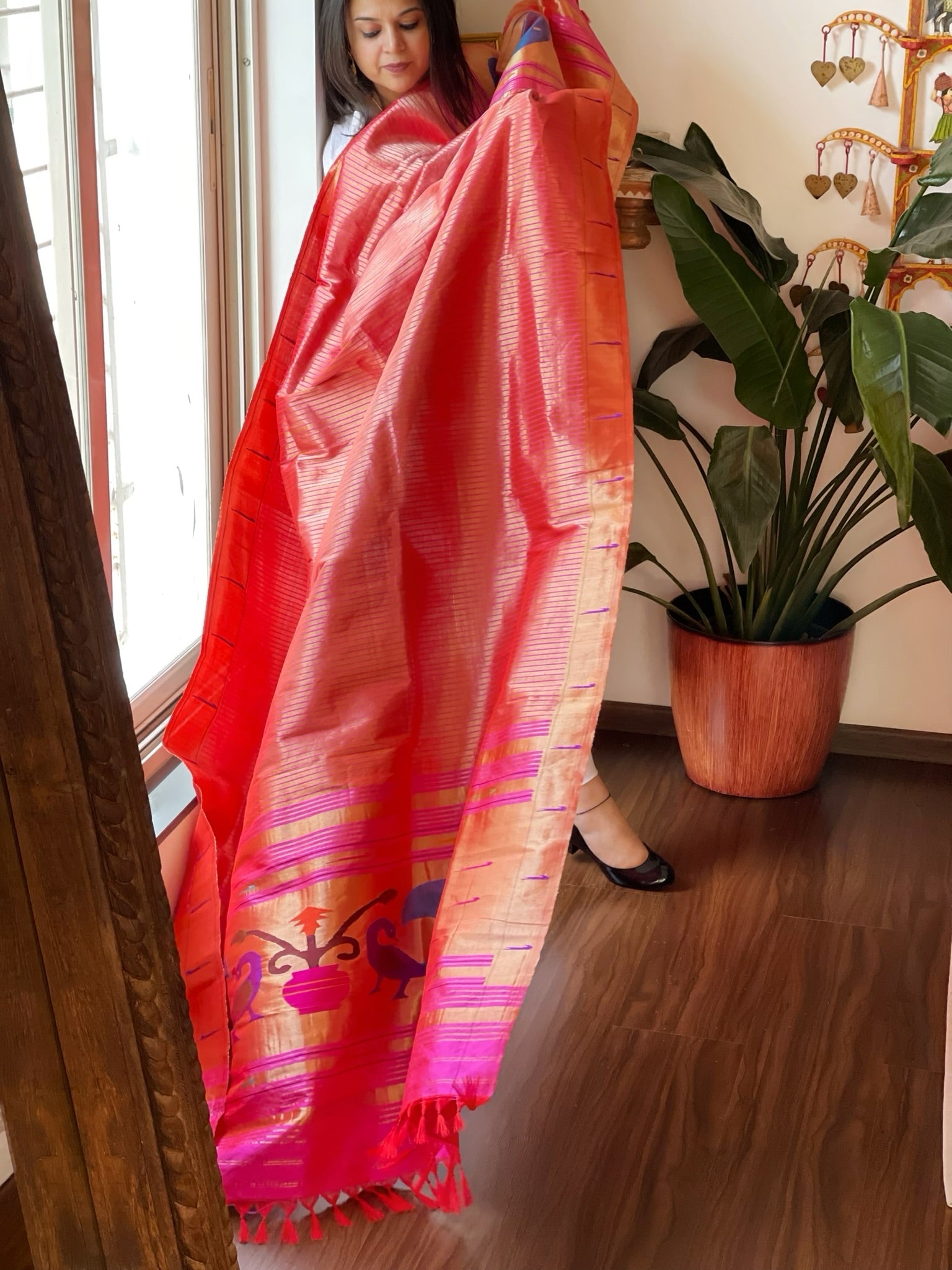 Pink Handwoven Paithani Dupatta in Pure Silk - Masakalee