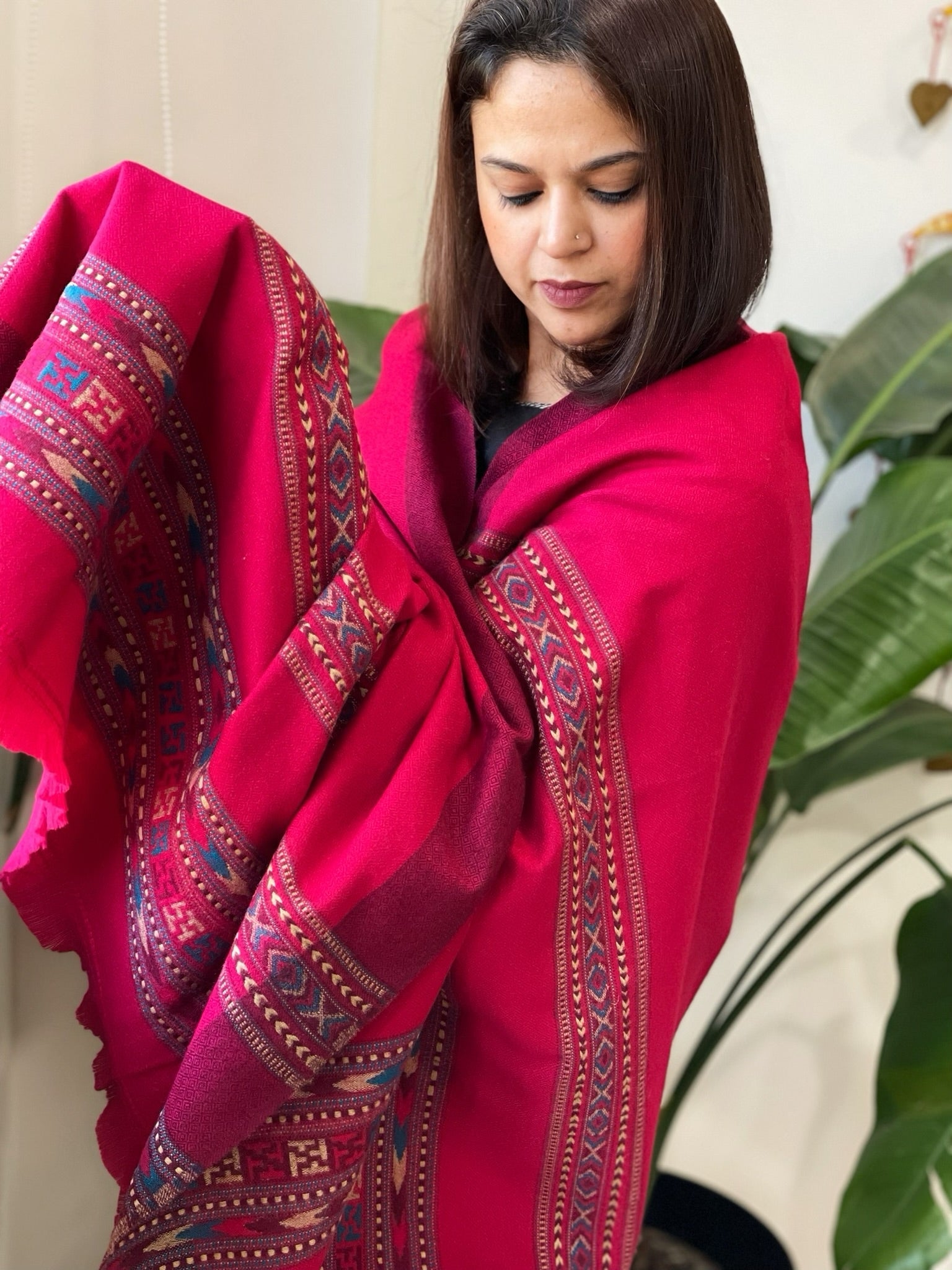 Pinkish Red Woven Kullu Woollen Shawl - Masakalee