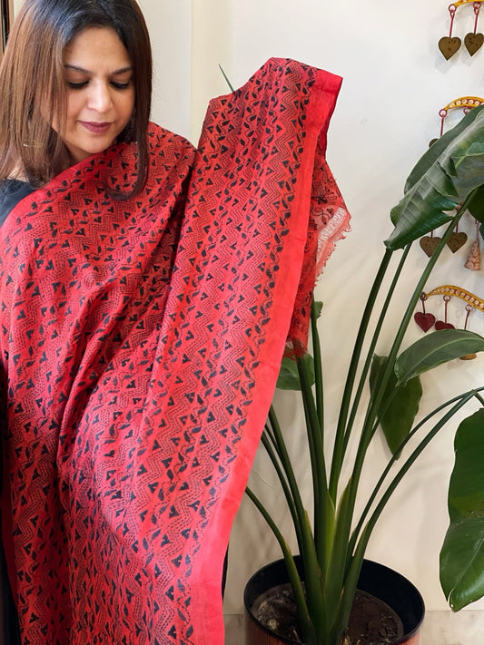 Red Handmade Kantha Dupatta in Silk - Masakalee
